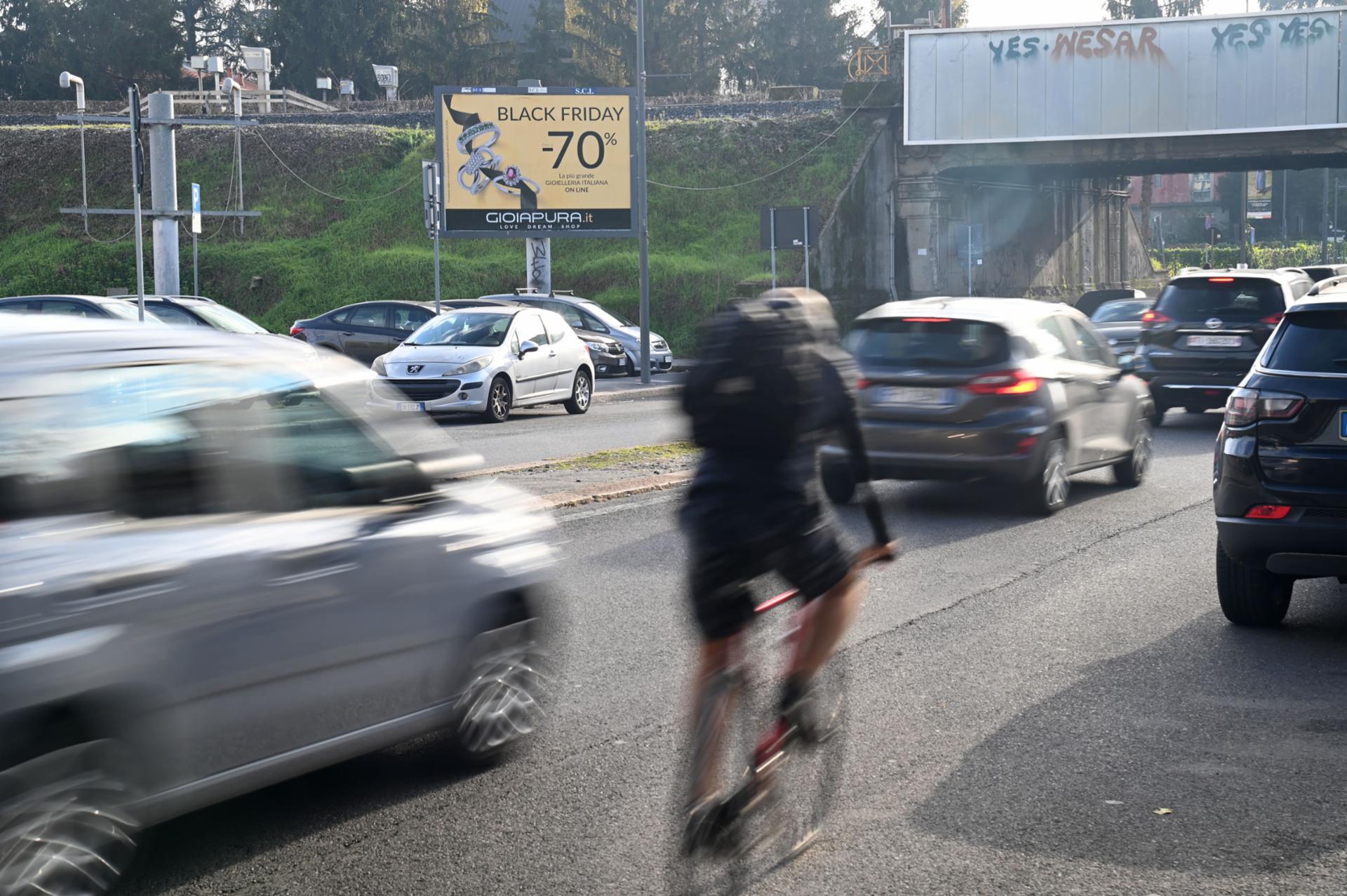 Impianto POSTER a Milano, in zona Cipriani Coiffeur