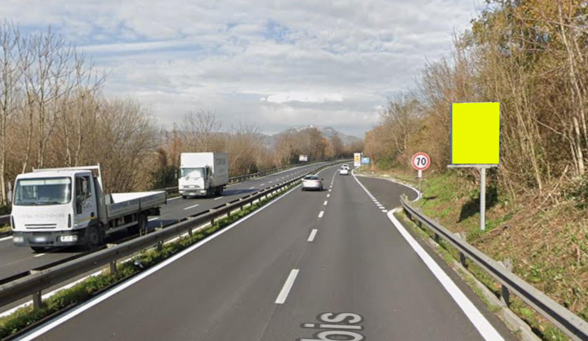 Impianto CARTELLONISTICA a Avellino, in zona Pam Superstore
