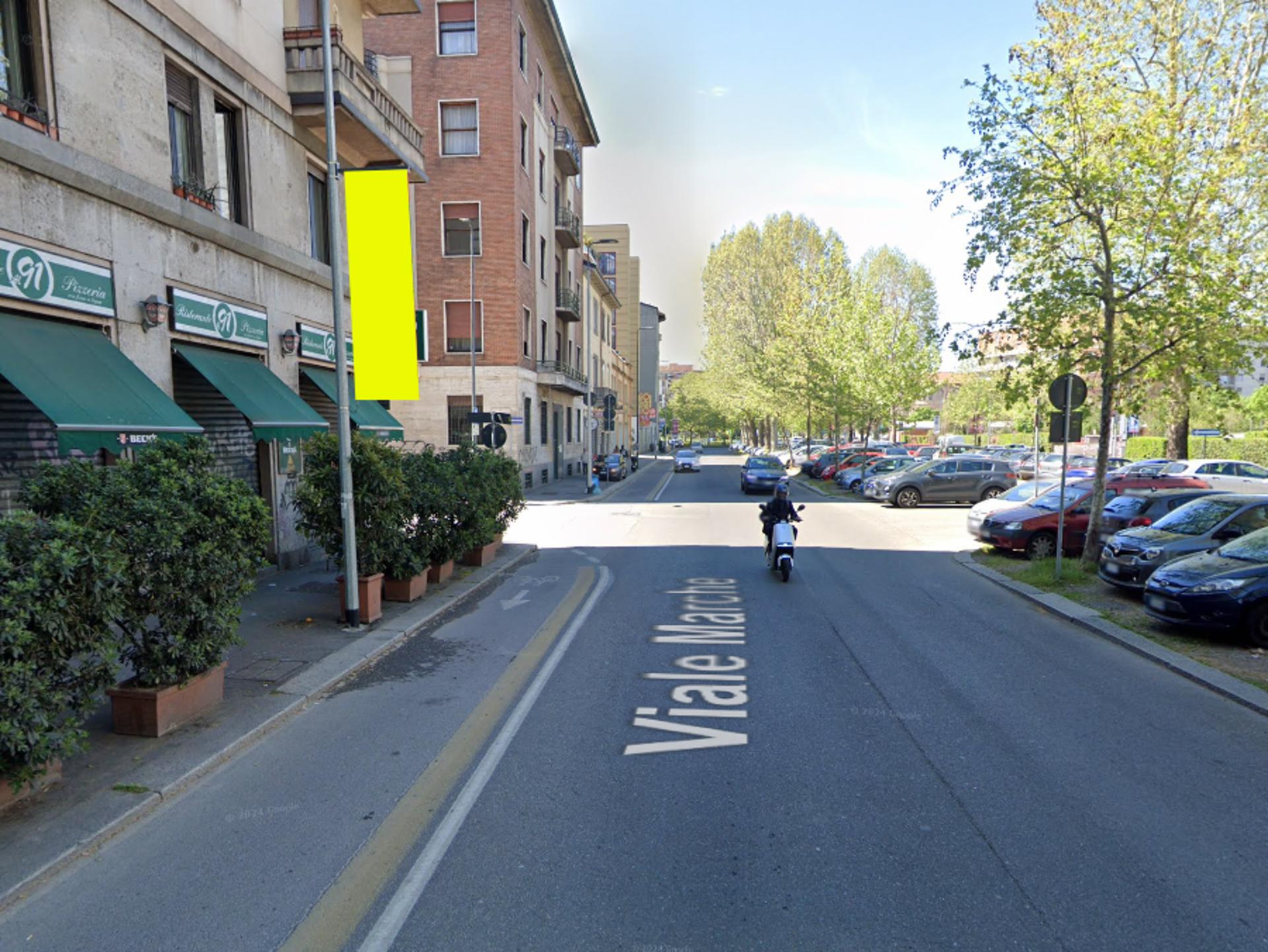 Impianto VERTICAL BANNER a Milano, in zona Ristorante Pizzeria Al 91