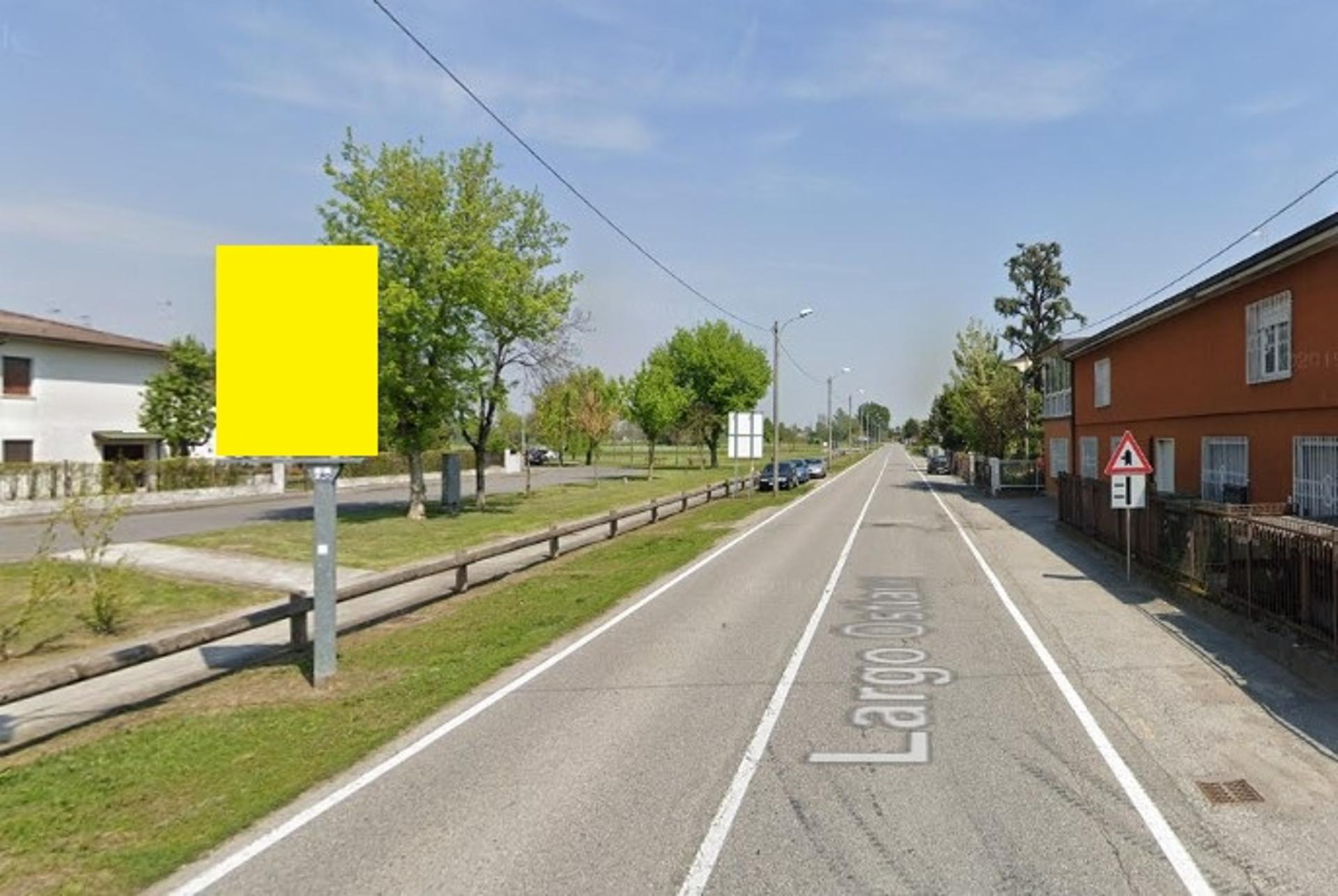 Impianto CARTELLONISTICA a Persico Dosimo, in zona Stop and Go - Parrucchiere per Uomo