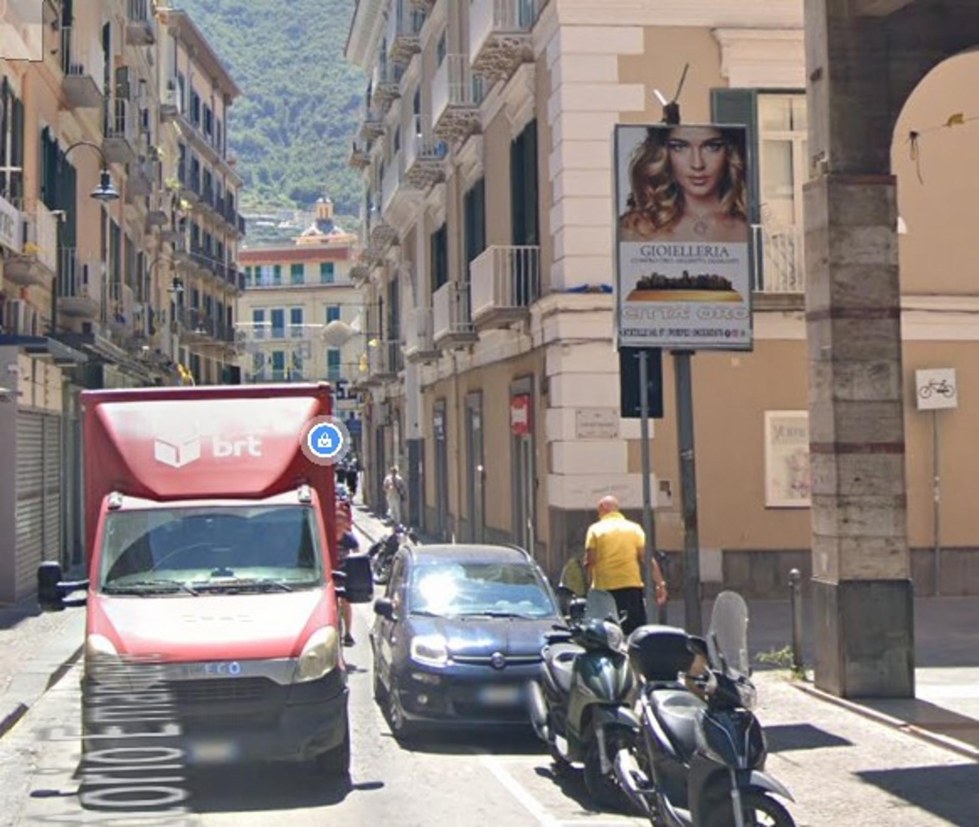 Impianto TOTEM a Castellammare di Stabia, in zona Mou Gelateria-Yogurteria