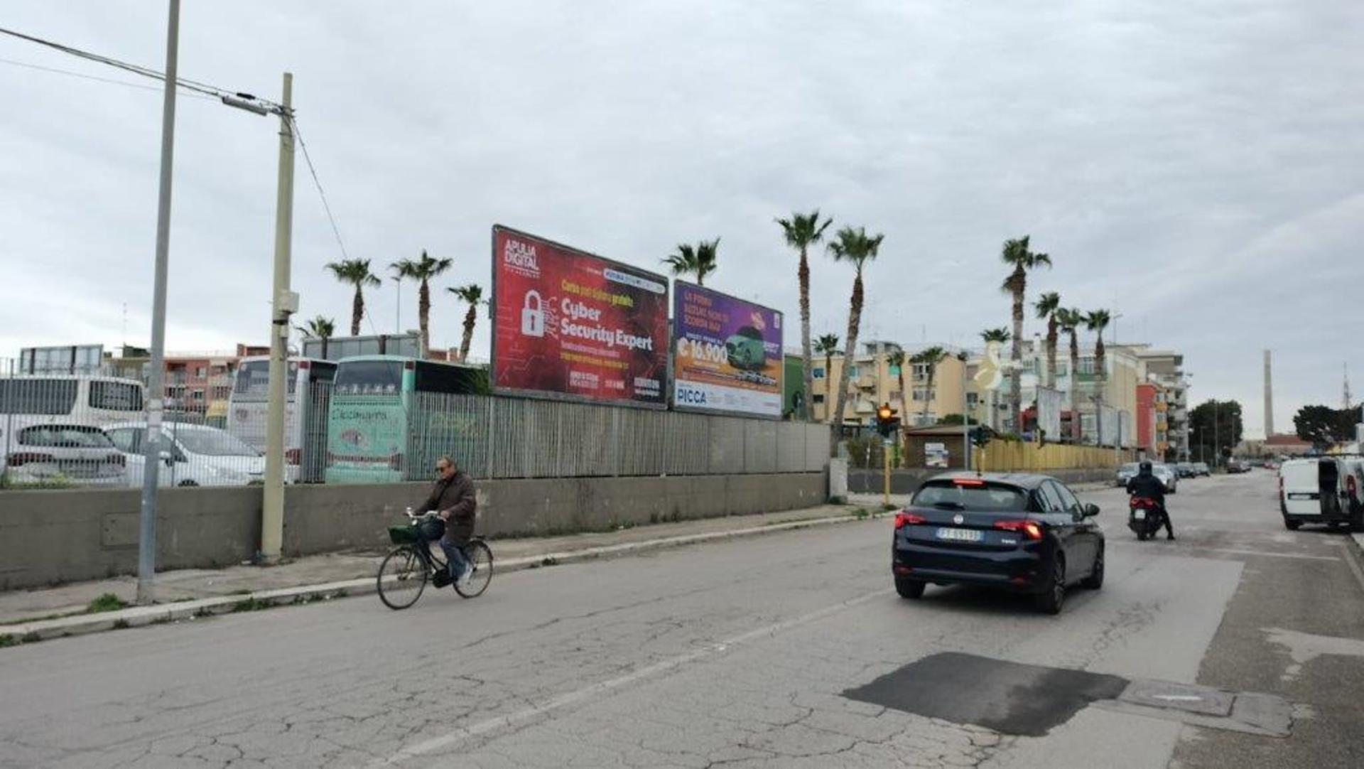 Impianto a VIA PIETRO MASCAGNI PRESSI INCORCIO CON VIA BELLINI (2° DA SINISTRA)  Bari