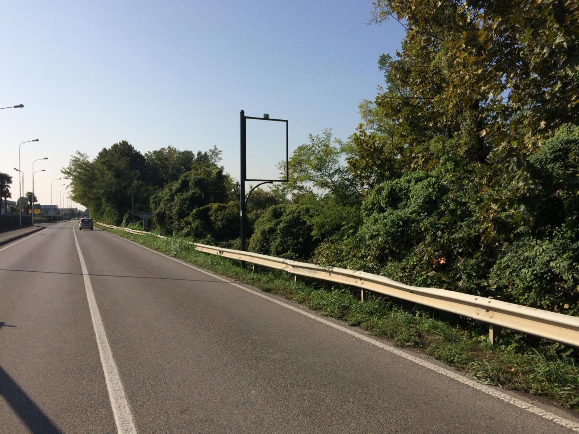 Impianto CARTELLONISTICA a Seriate, in zona Seriate - via cassinone, 30
