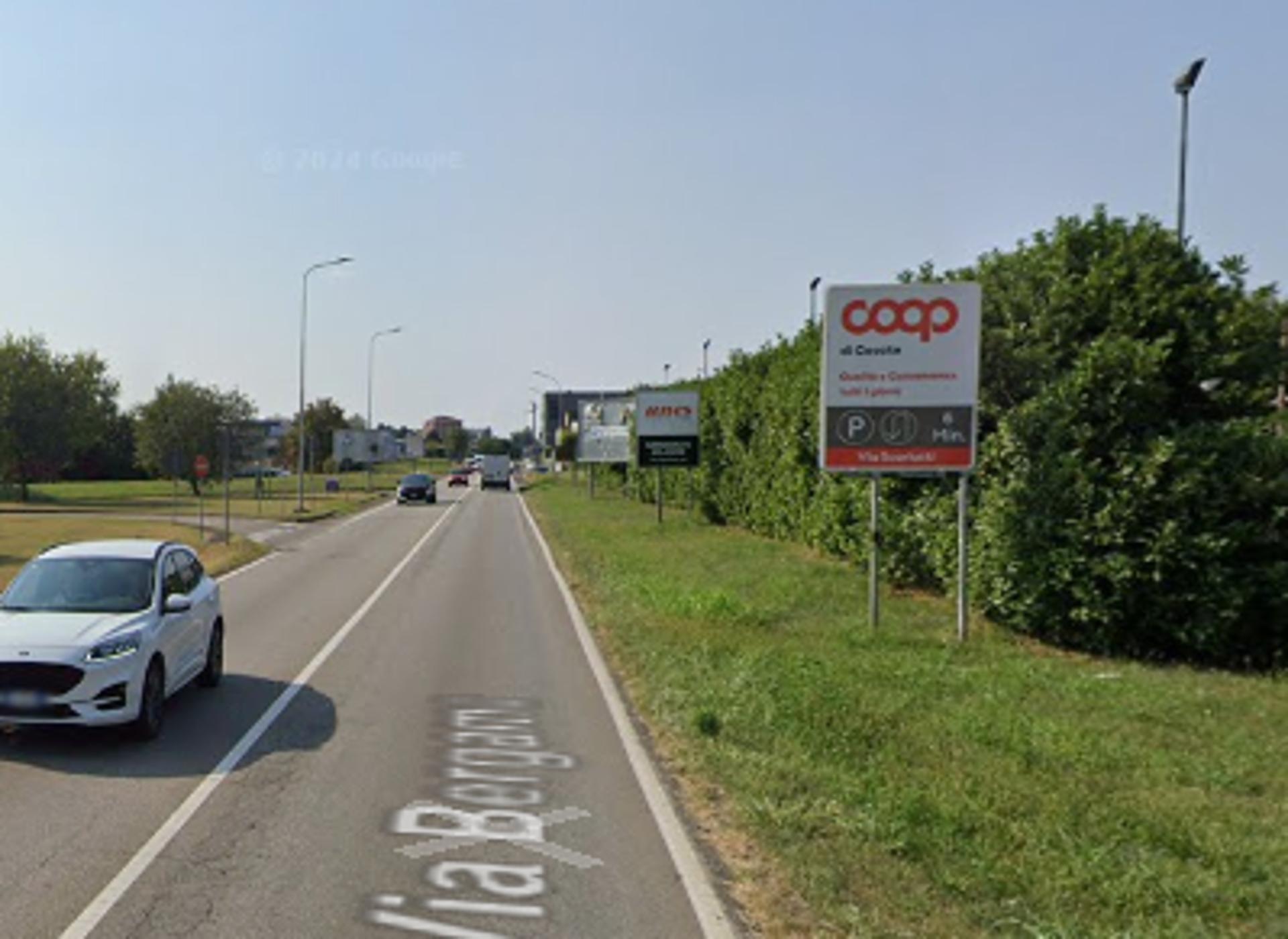 Impianto CARTELLONISTICA a Caronno Pertusella, in zona Easy Village Restaurant
