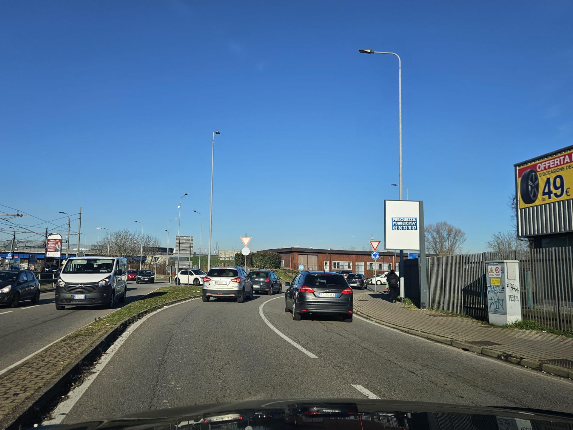 Impianto a Via Mazzocchi 20 mt prima di Via Buozzi dir. Milano  Rozzano