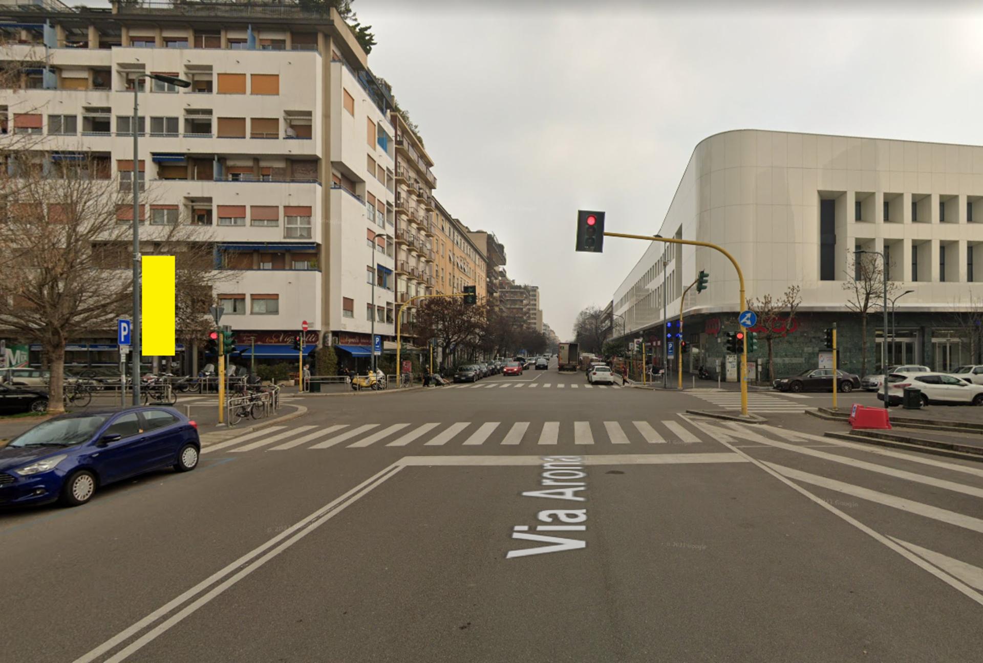 Impianto VERTICAL BANNER a Milano, in zona City Life Shopping District