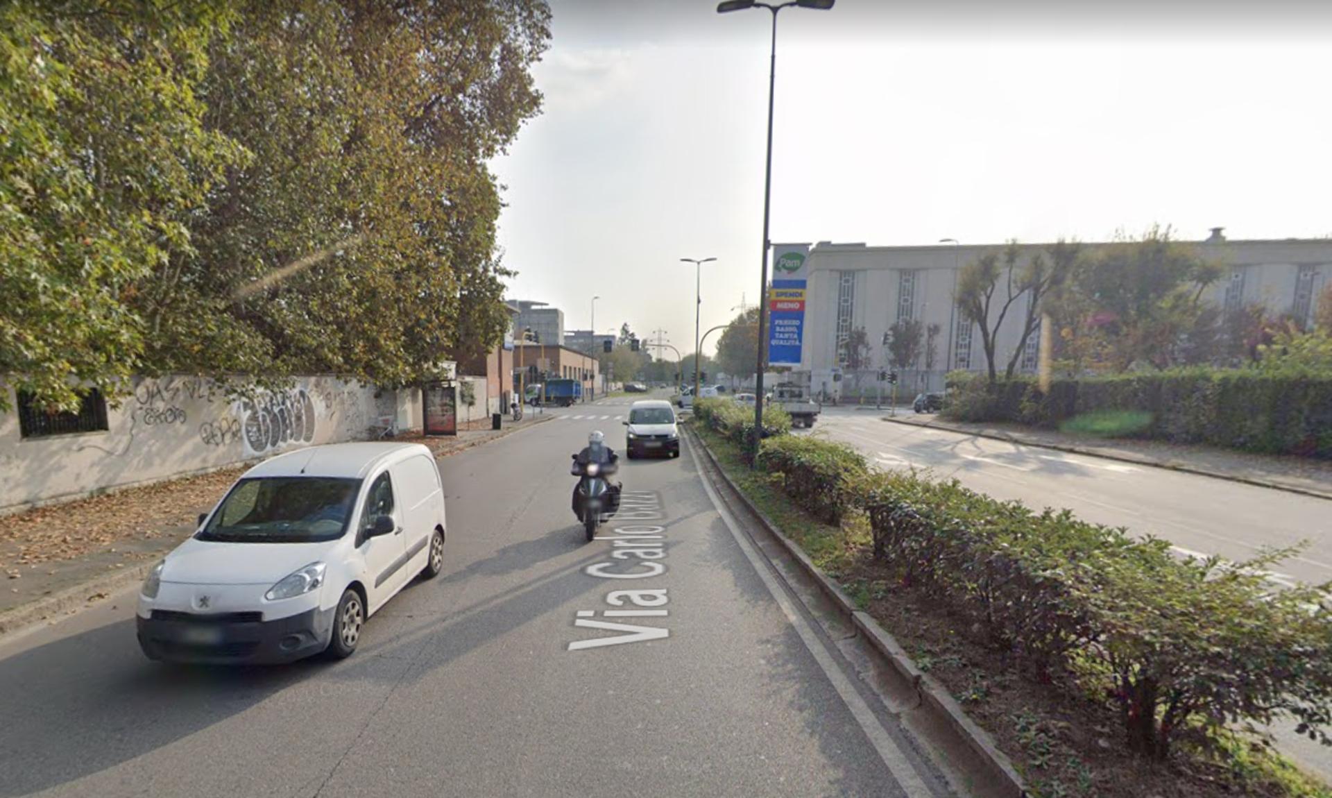 Impianto VERTICAL BANNER a Milano, in zona Vanità