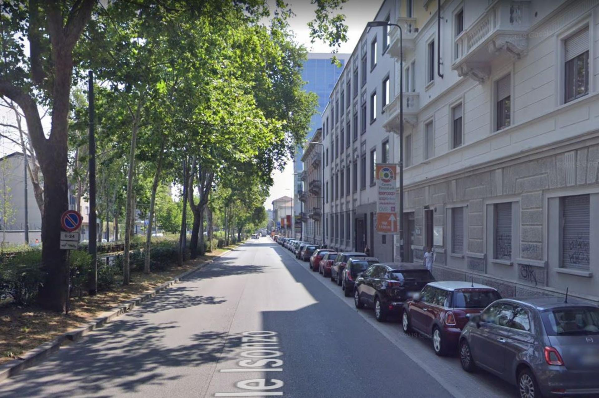 Impianto VERTICAL BANNER a Milano, in zona Shabu