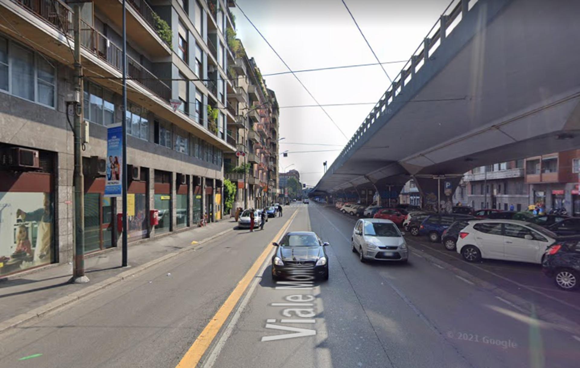 Impianto VERTICAL BANNER a Milano, in zona Zai Ta Xiong