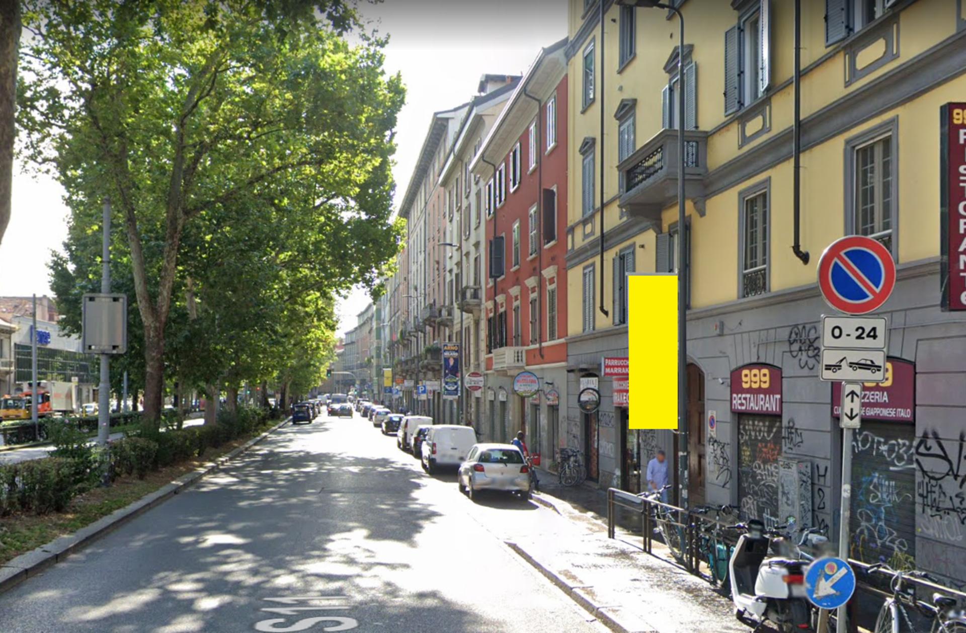 Impianto VERTICAL BANNER a Milano, in zona Mabuhay