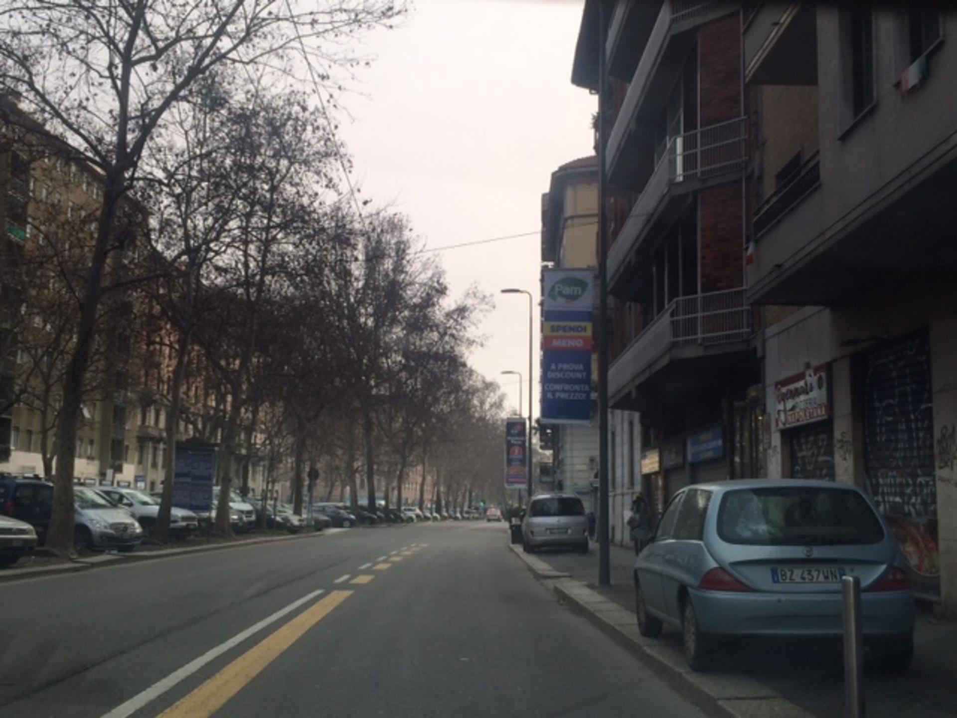 Impianto VERTICAL BANNER a Milano, in zona I Capatosta Viale Umbria