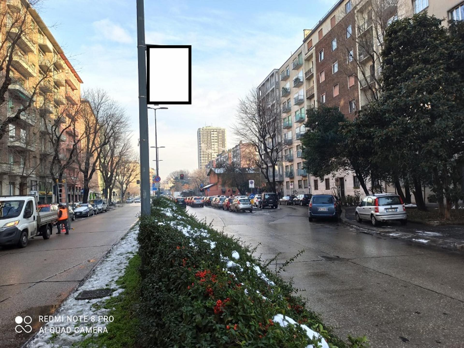 Impianto TARGA PALO a Milano, in zona Minimarket