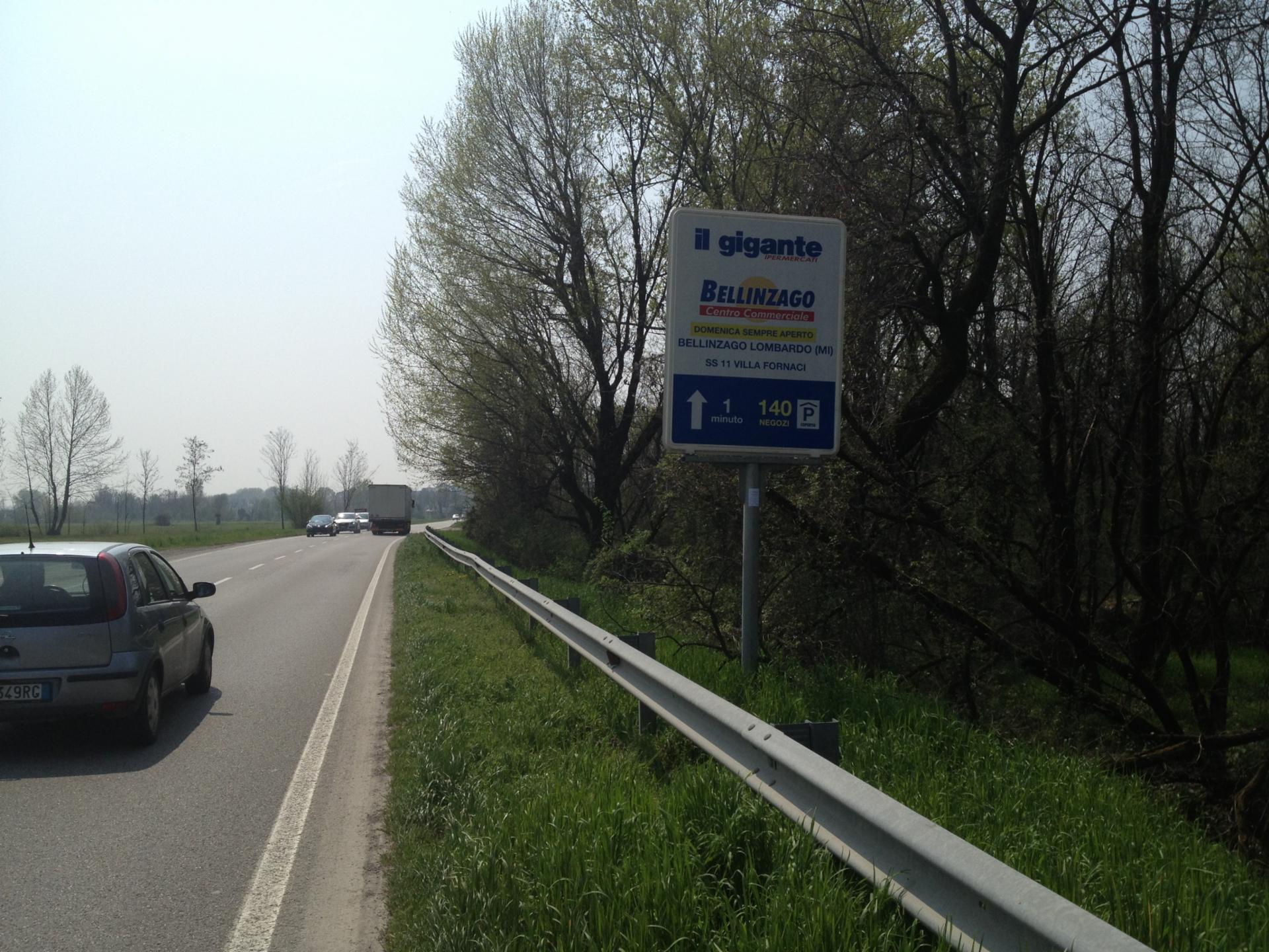 Impianto CARTELLONISTICA a Masate, in zona Intimissimi