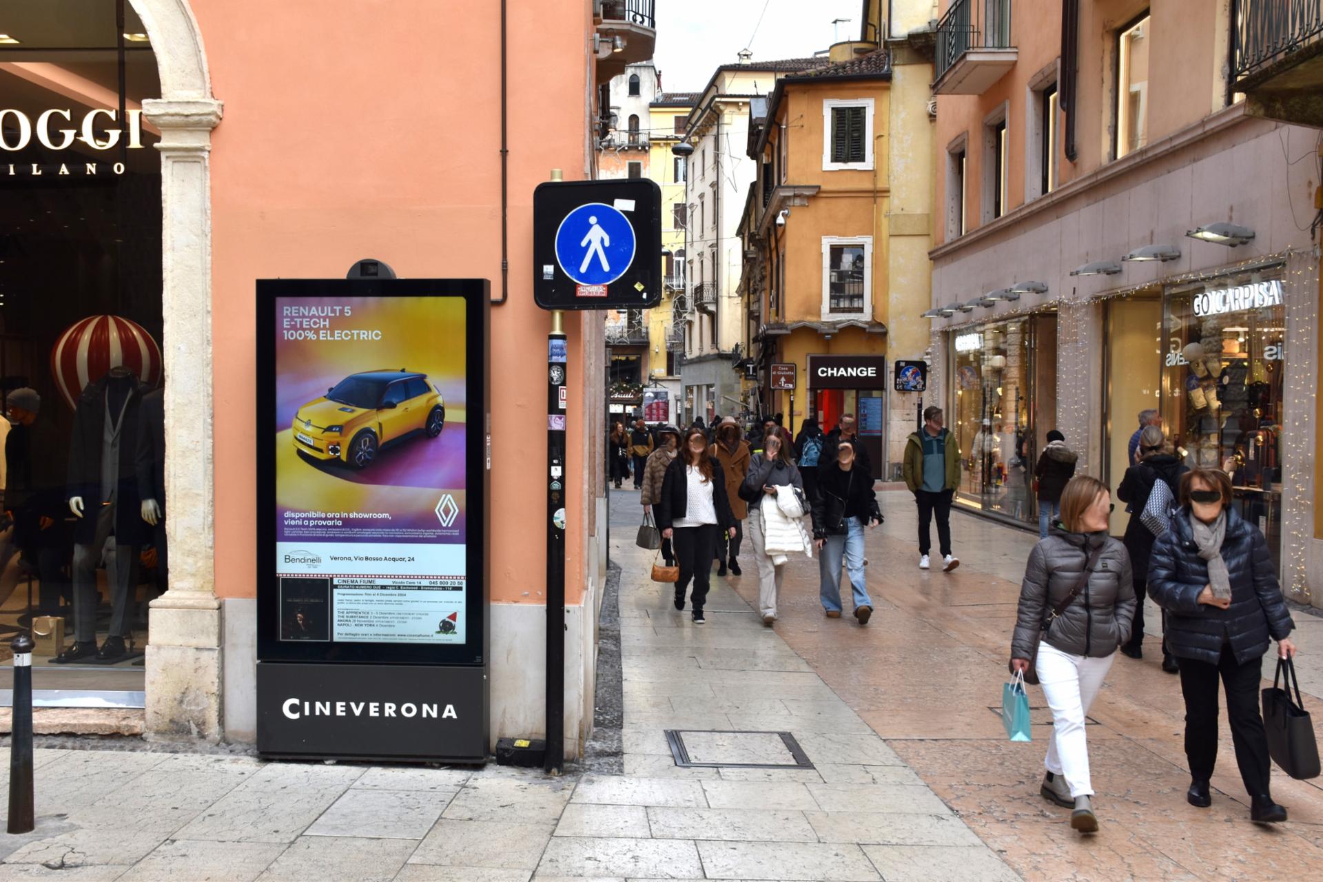 Impianto TOTEM DIGITALE a Verona, in zona Sinagoga di Verona