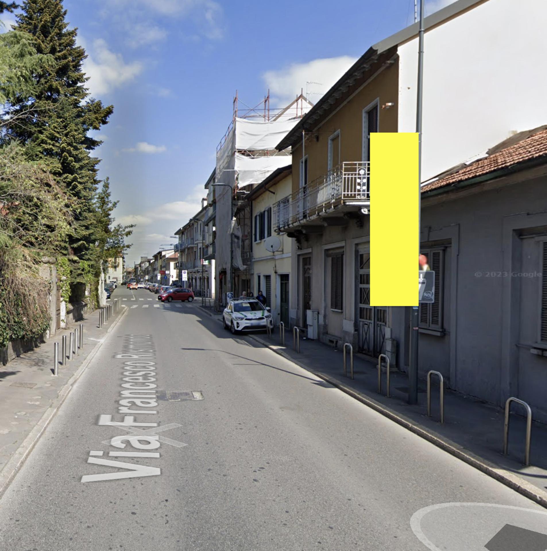 Impianto VERTICAL BANNER a Milano, in zona Tabaccheria Amico Bar Alex