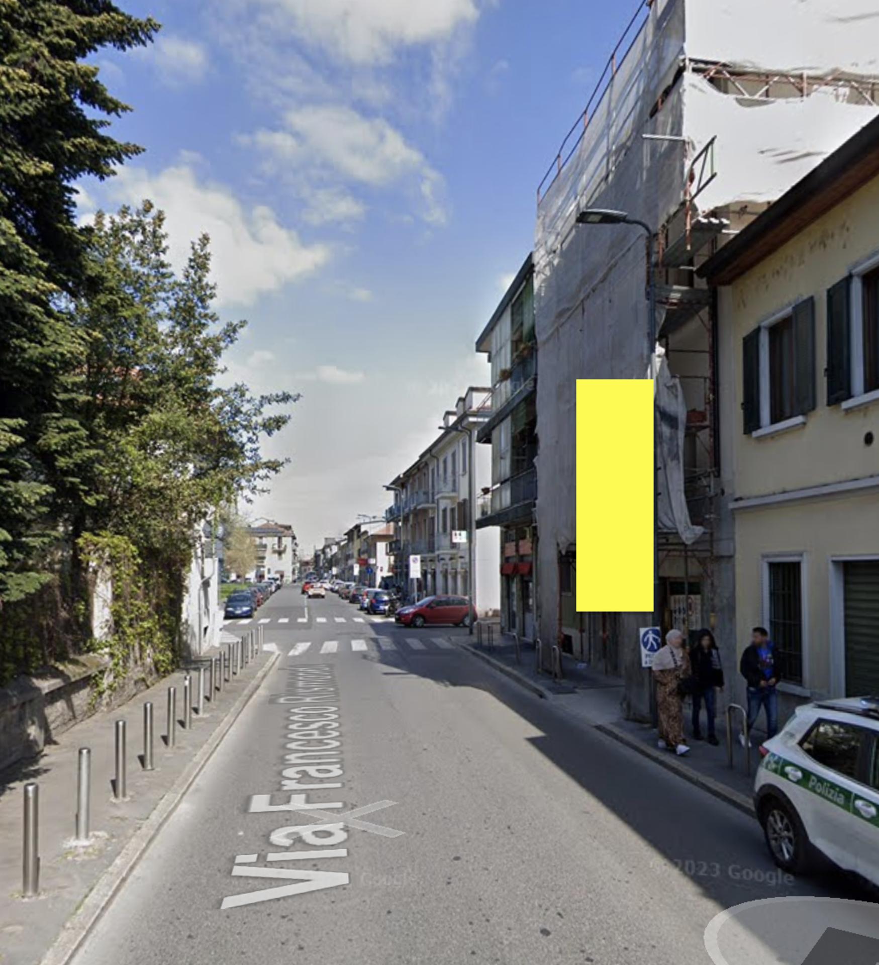 Impianto VERTICAL BANNER a Milano, in zona Tabaccheria Amico Bar Alex