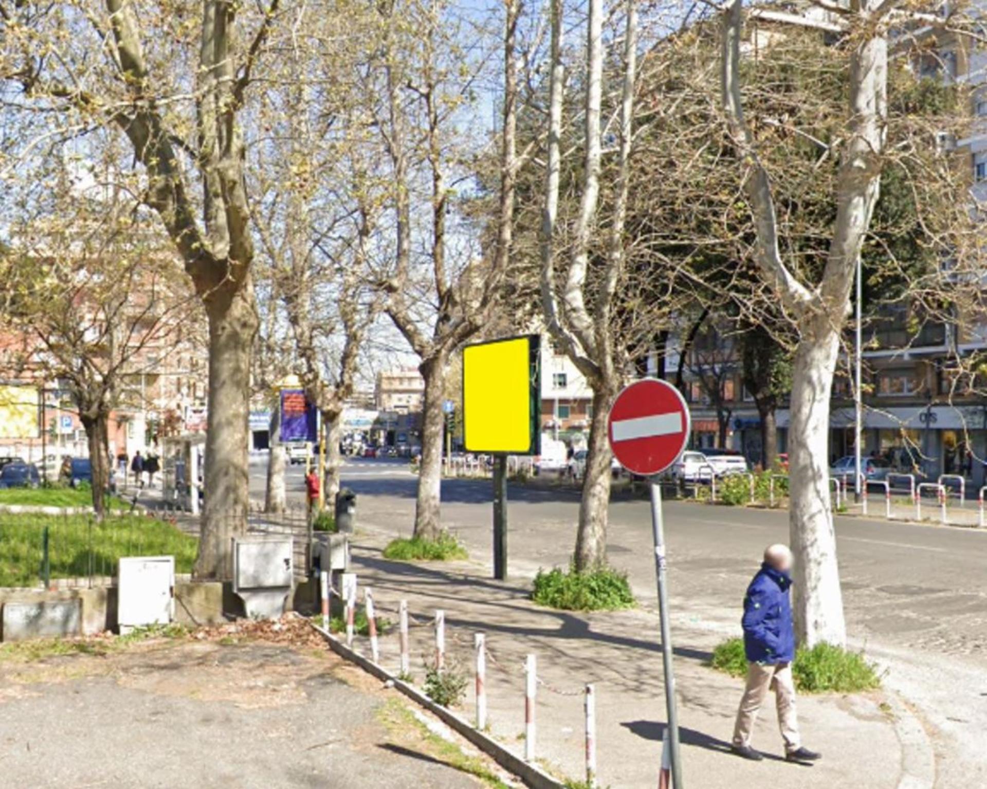 Impianto POSTER a Roma, in zona OVS