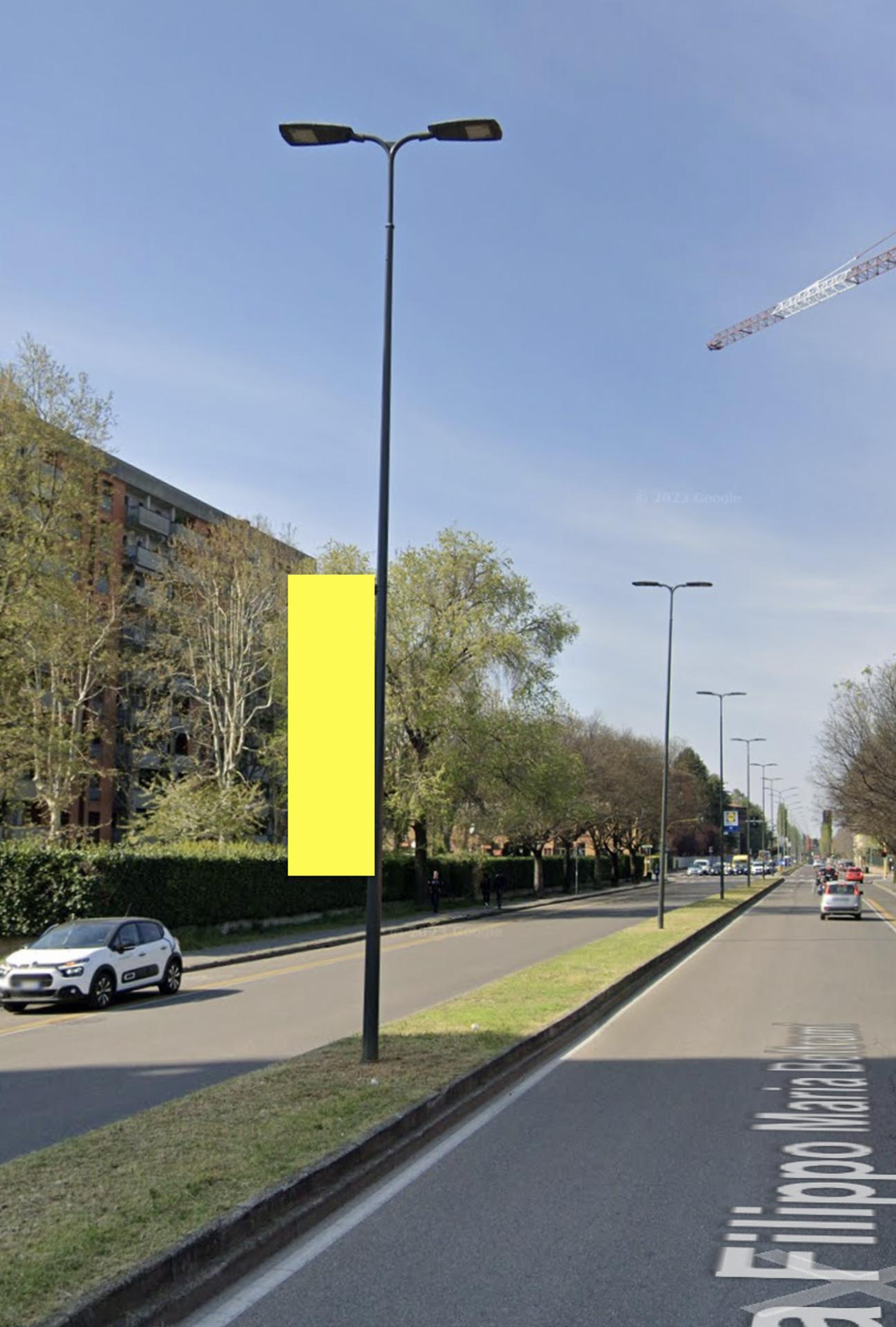 Impianto VERTICAL BANNER a Milano, in zona J & M bar