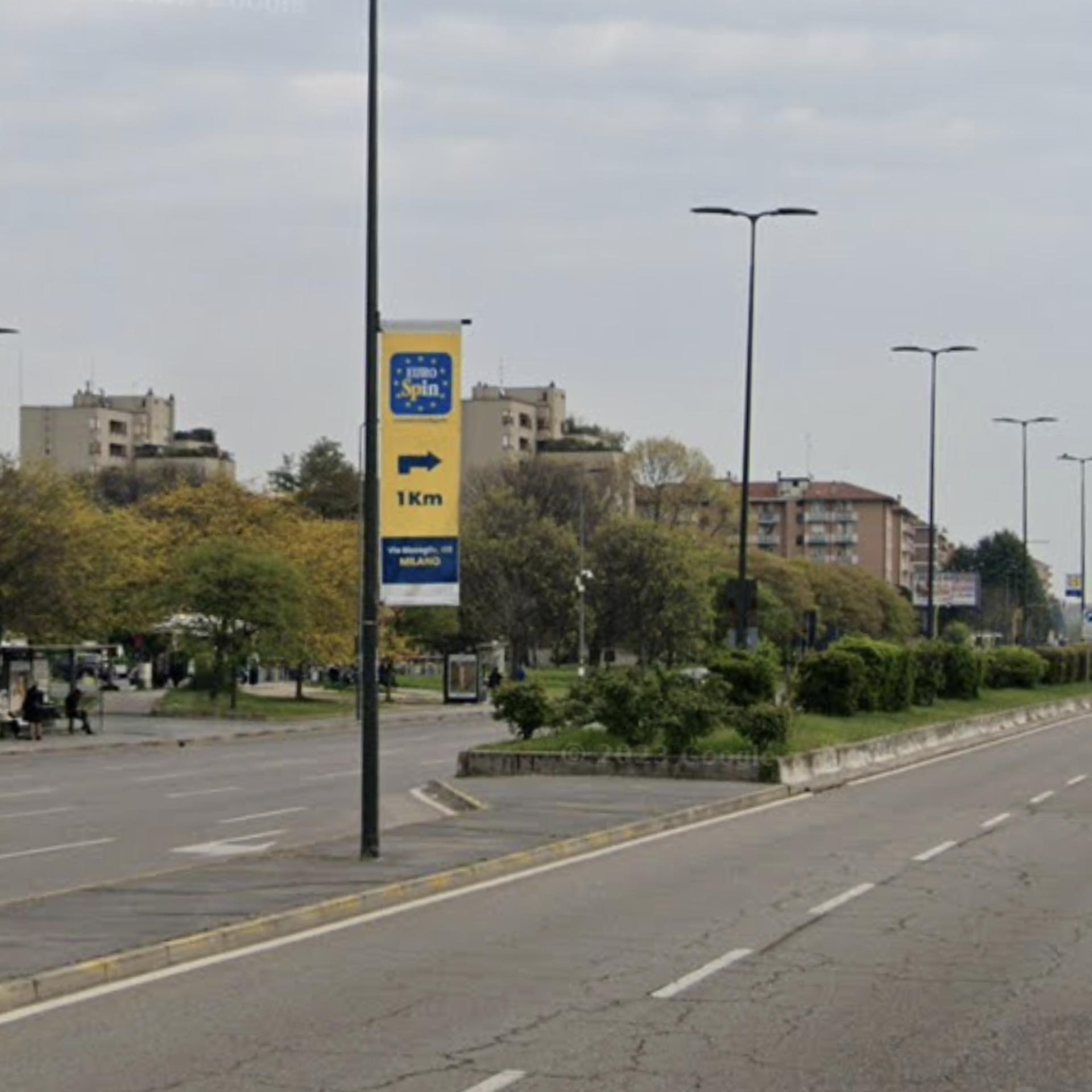 Impianto VERTICAL BANNER a Milano, in zona SeiGelato