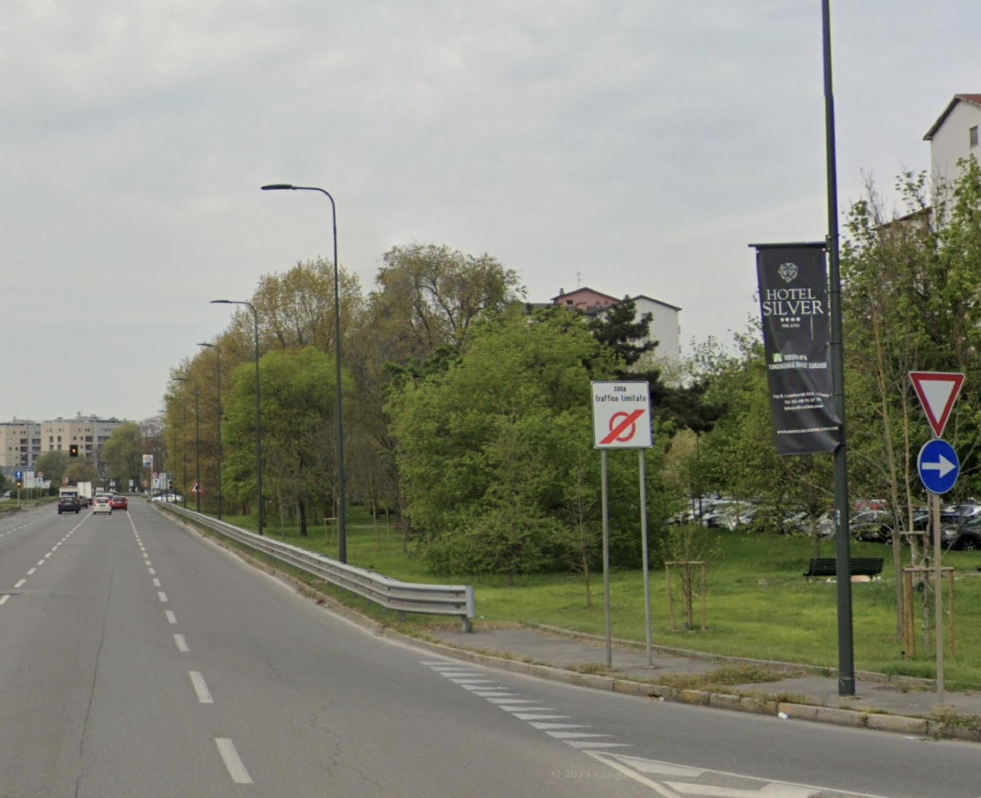 Impianto VERTICAL BANNER a Milano, in zona Cake l’HUB