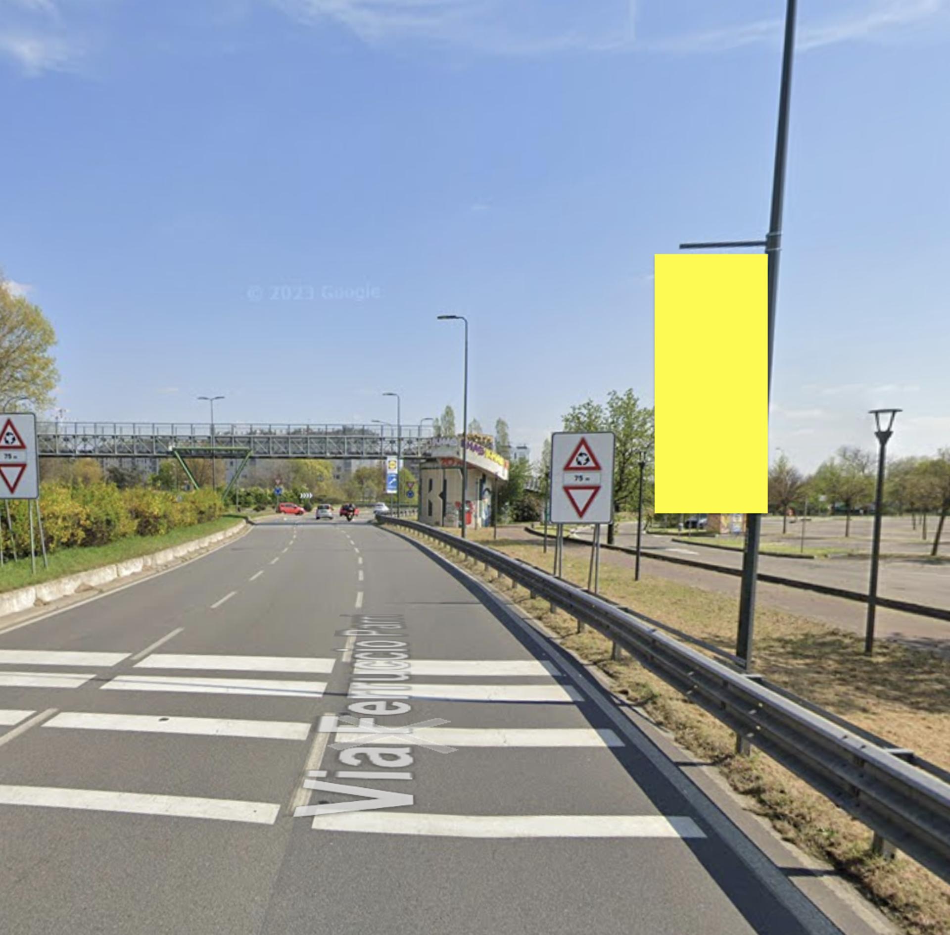 Impianto vertical banner a Milano