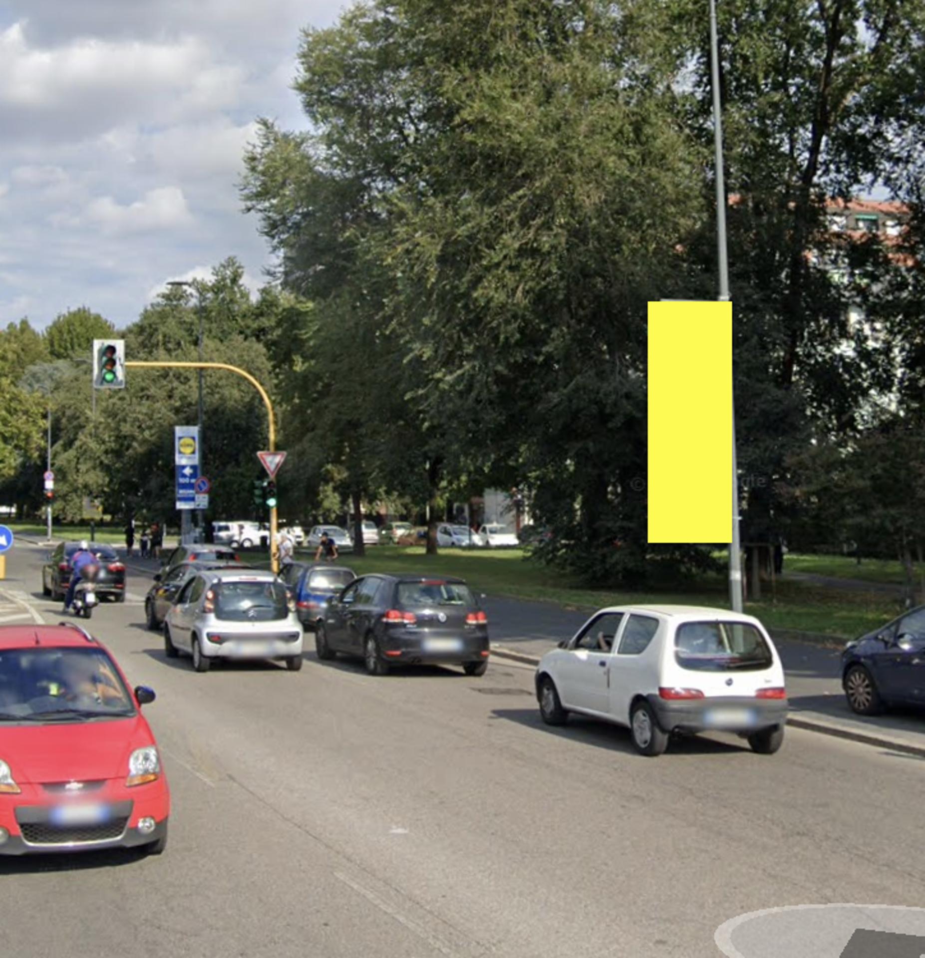 Impianto VERTICAL BANNER a Milano, in zona Milano Kebap House