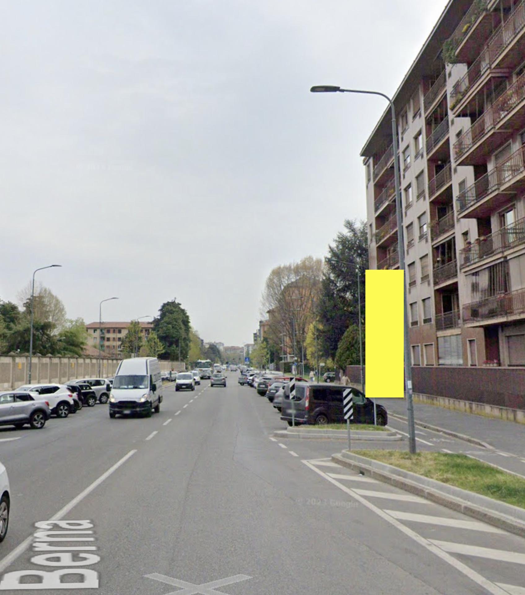 Impianto VERTICAL BANNER a Milano, in zona Bar Zurigo