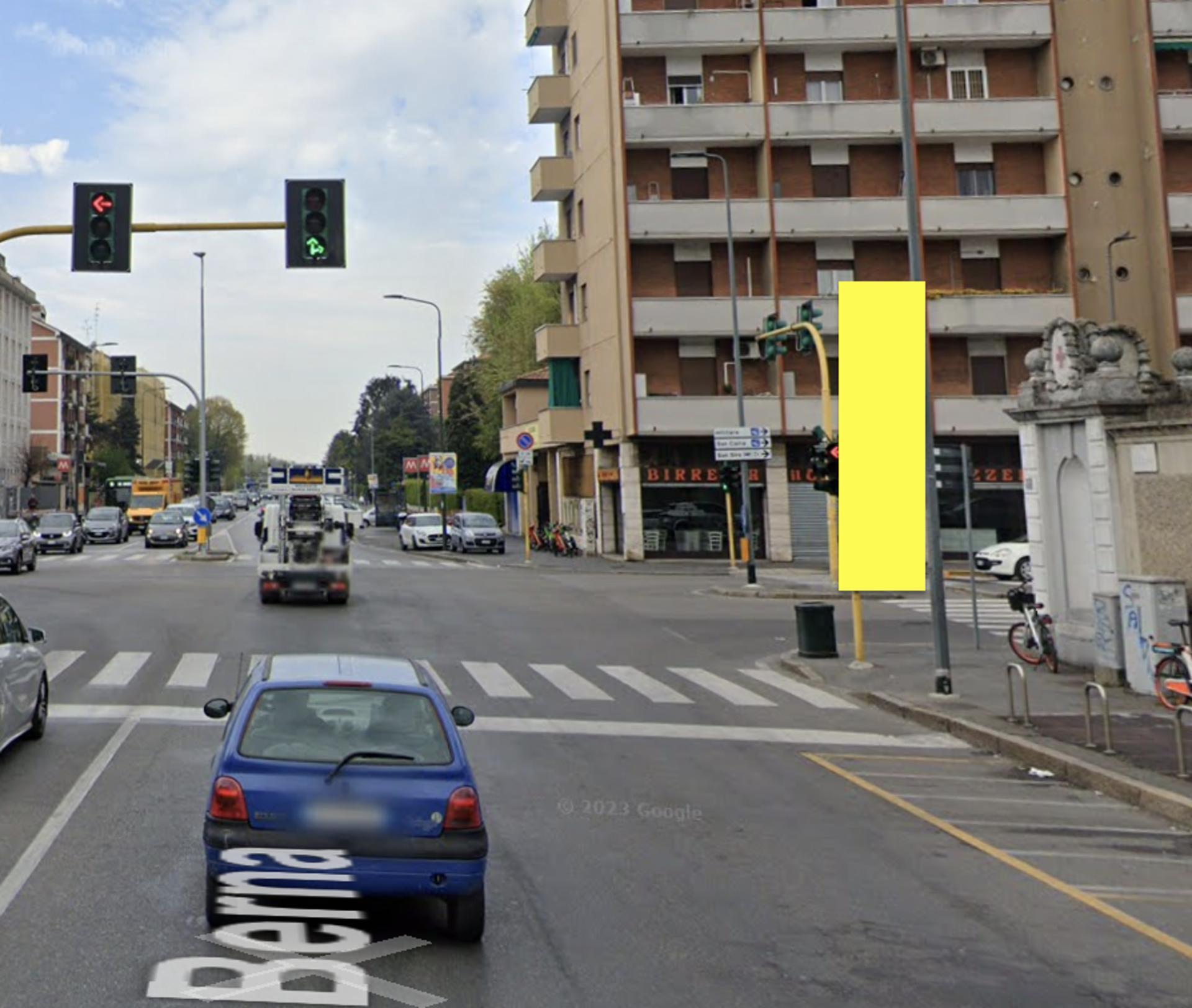 Impianto VERTICAL BANNER a Milano, in zona Il Comignolo