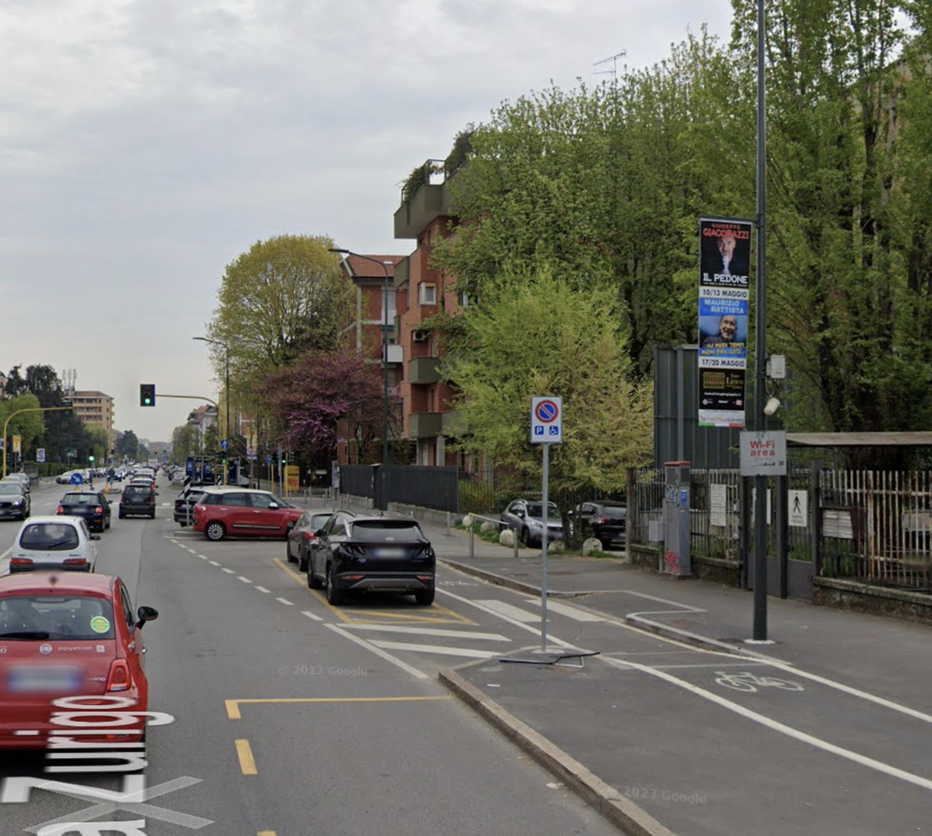 Impianto VERTICAL BANNER a Milano, in zona 3 Cavalieri
