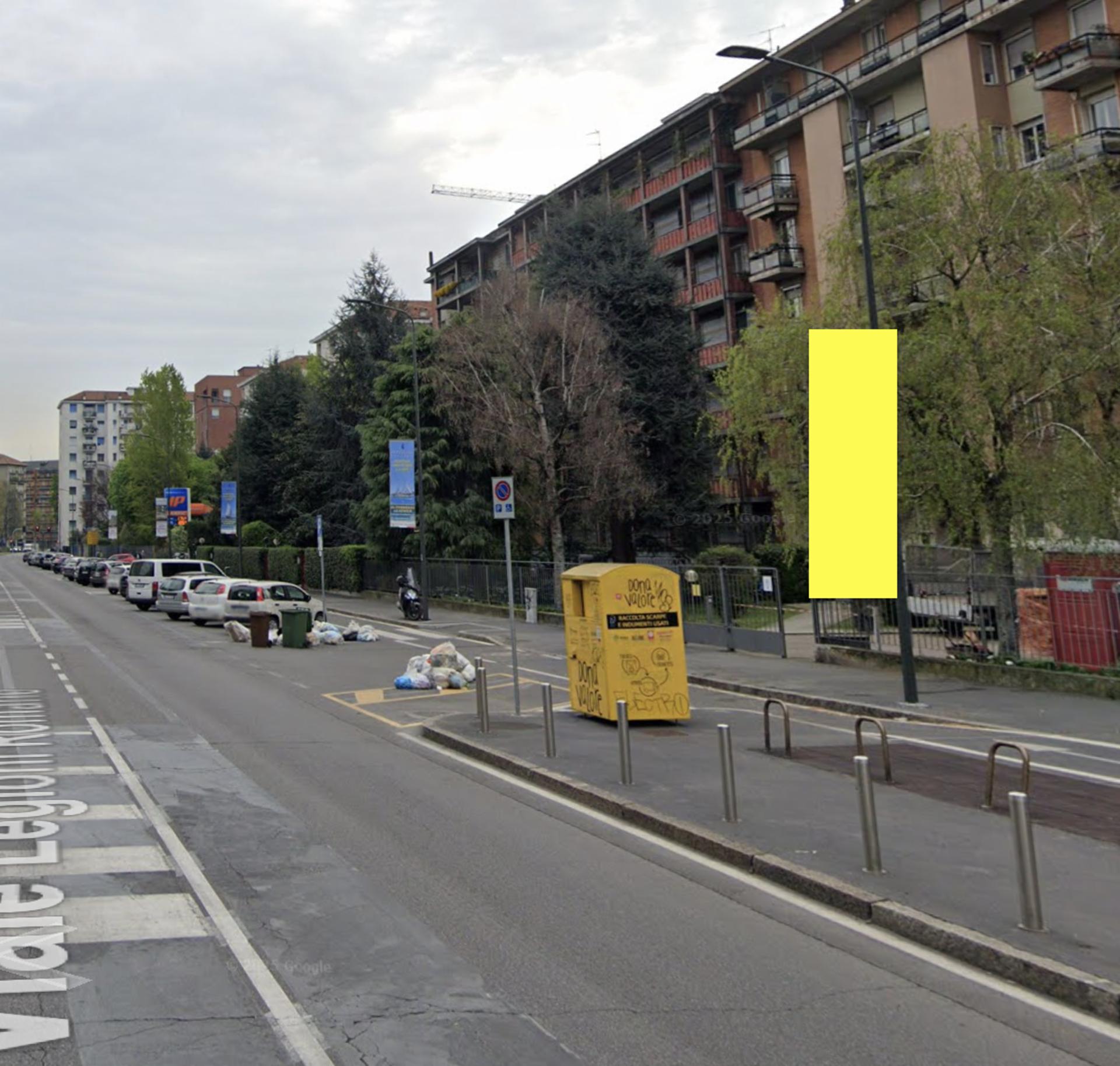 Impianto VERTICAL BANNER a Milano, in zona L’Esthétique Lea
