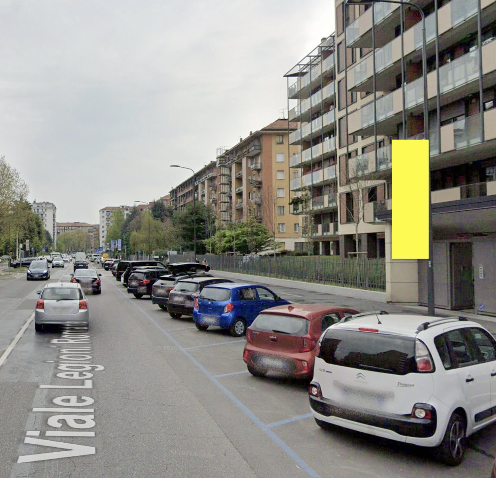 Impianto VERTICAL BANNER a Milano, in zona Rosario acconciature uomo