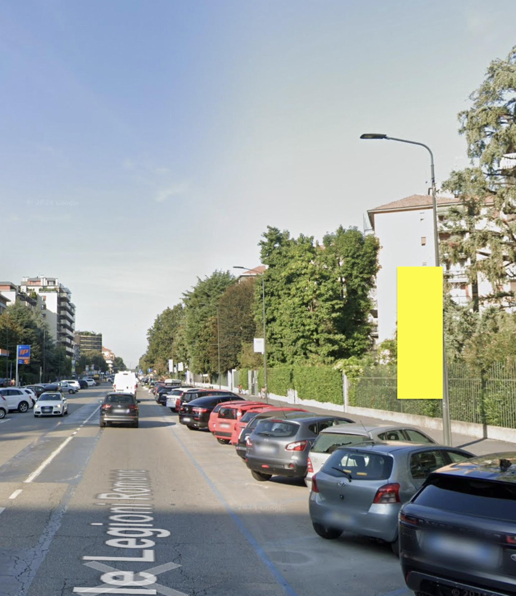 Impianto VERTICAL BANNER a Milano, in zona L’Esthétique Lea