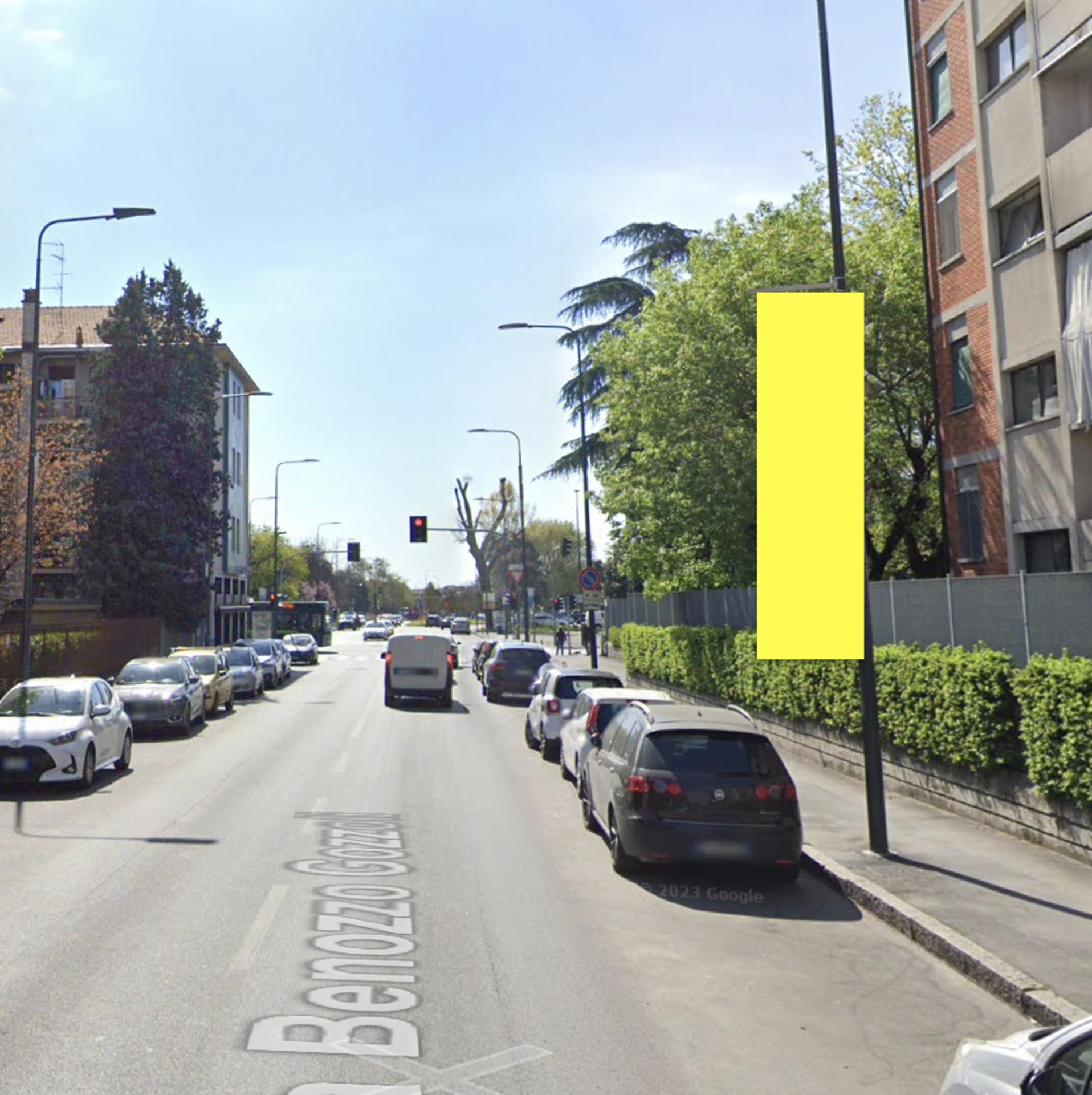 Impianto VERTICAL BANNER a Milano, in zona Bar Trattoria 395