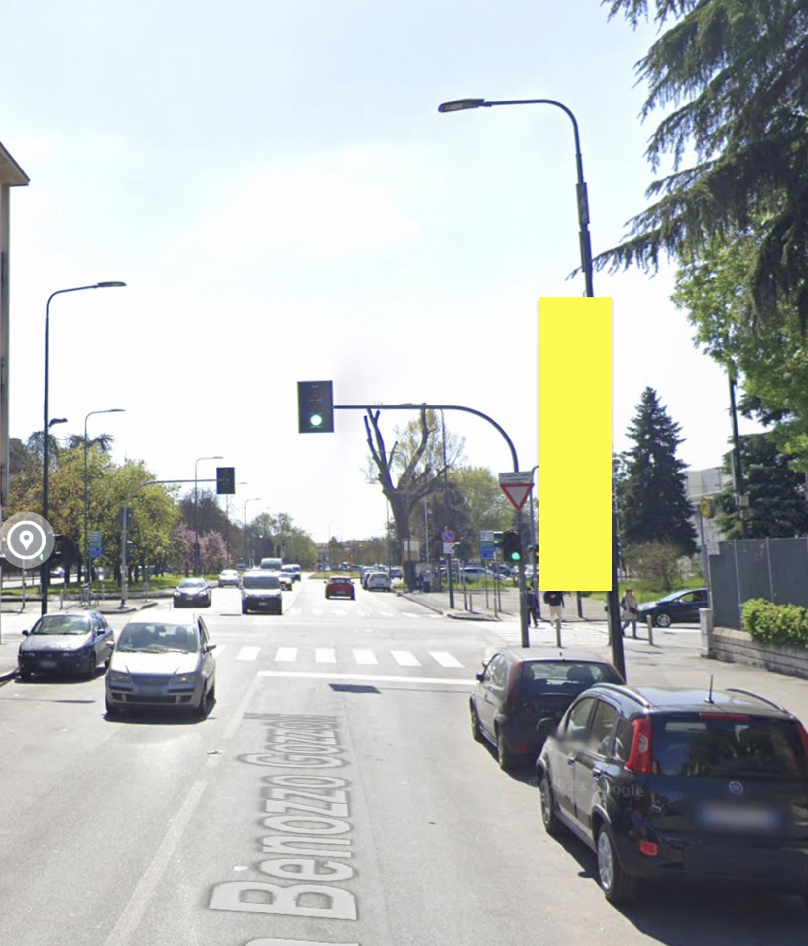 Impianto VERTICAL BANNER a Milano, in zona Bar Trattoria 395