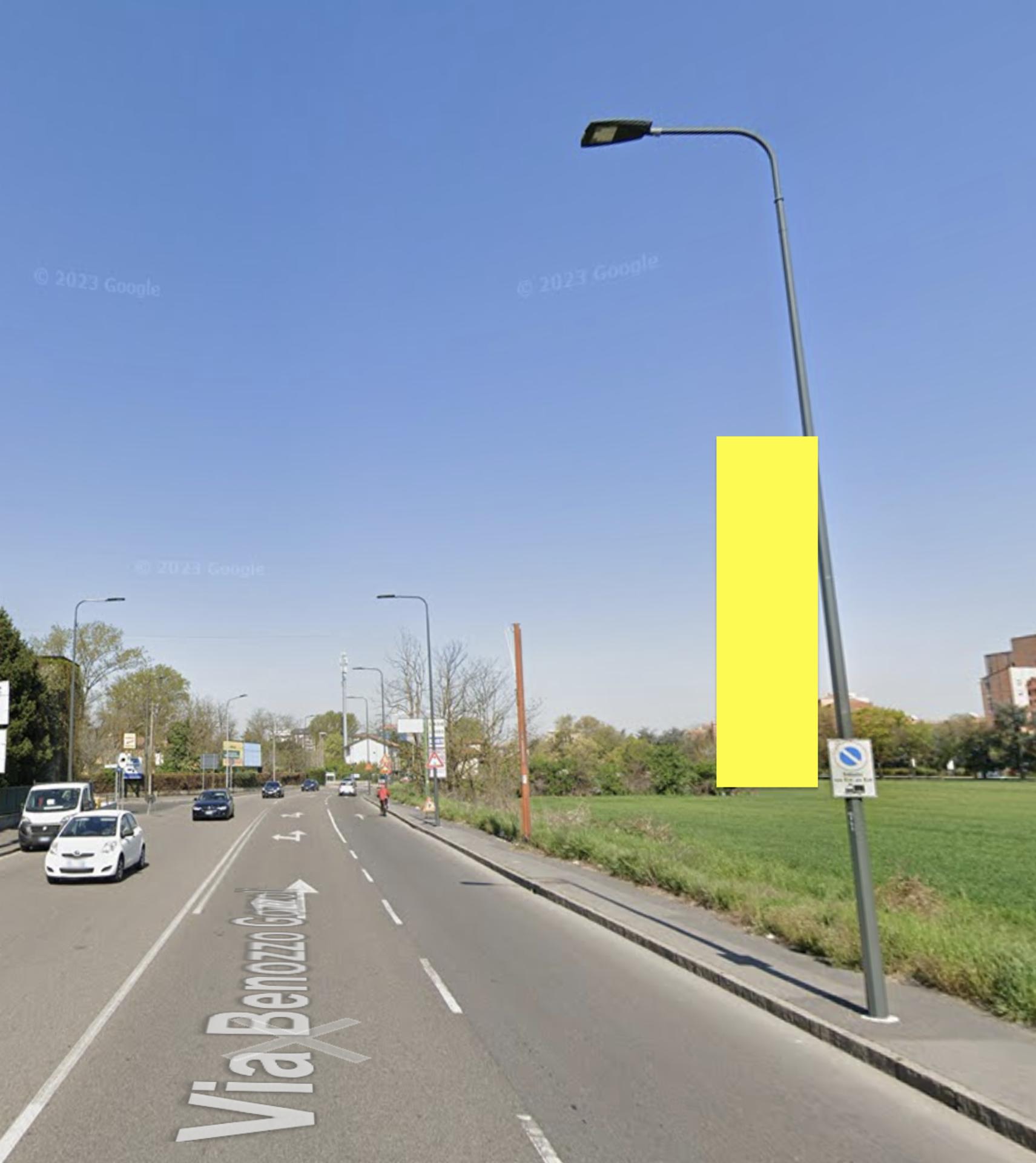 Impianto VERTICAL BANNER a Milano, in zona Ipercoop