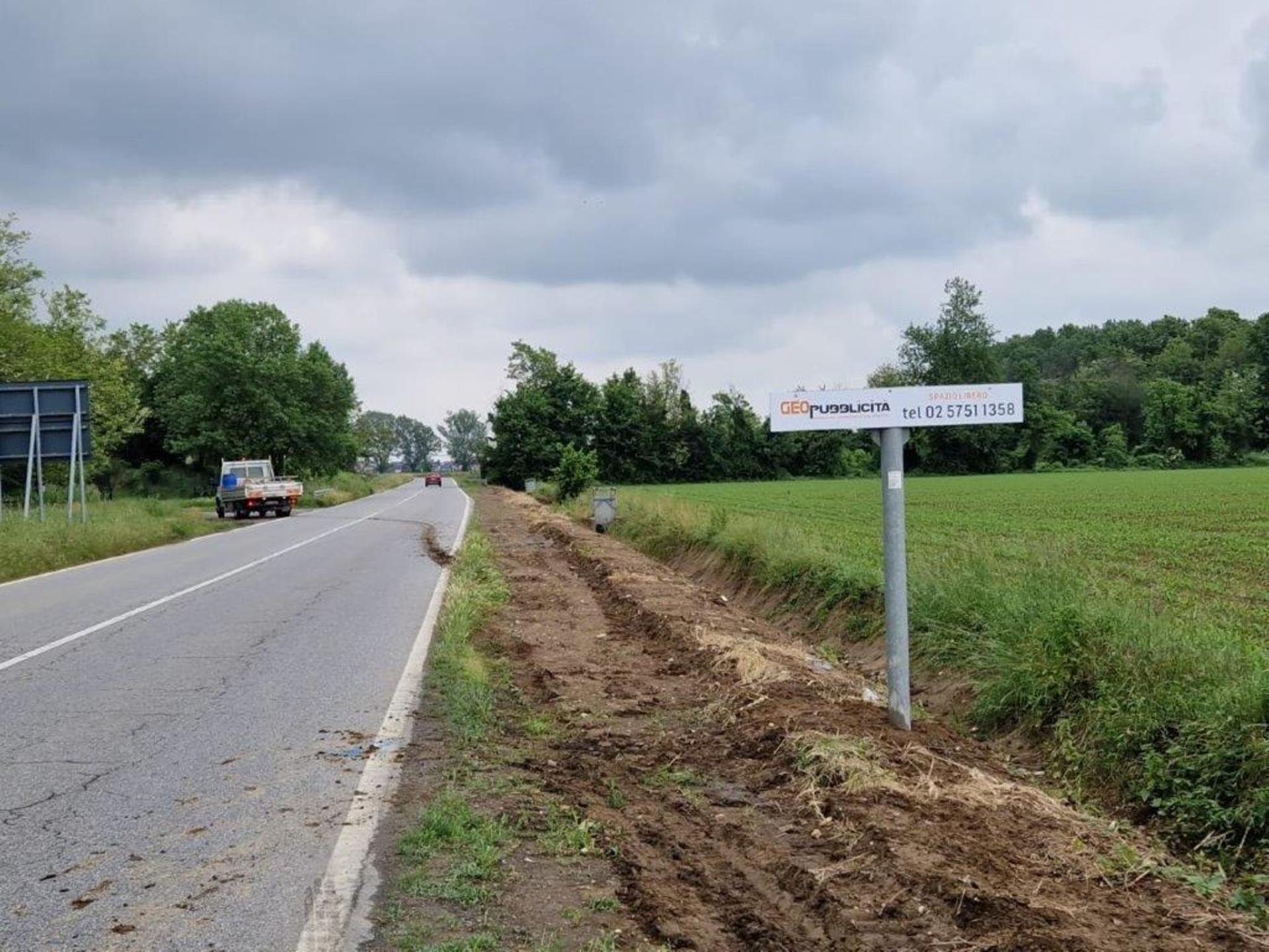Impianto CARTELLONISTICA a Vignate, in zona King Bar