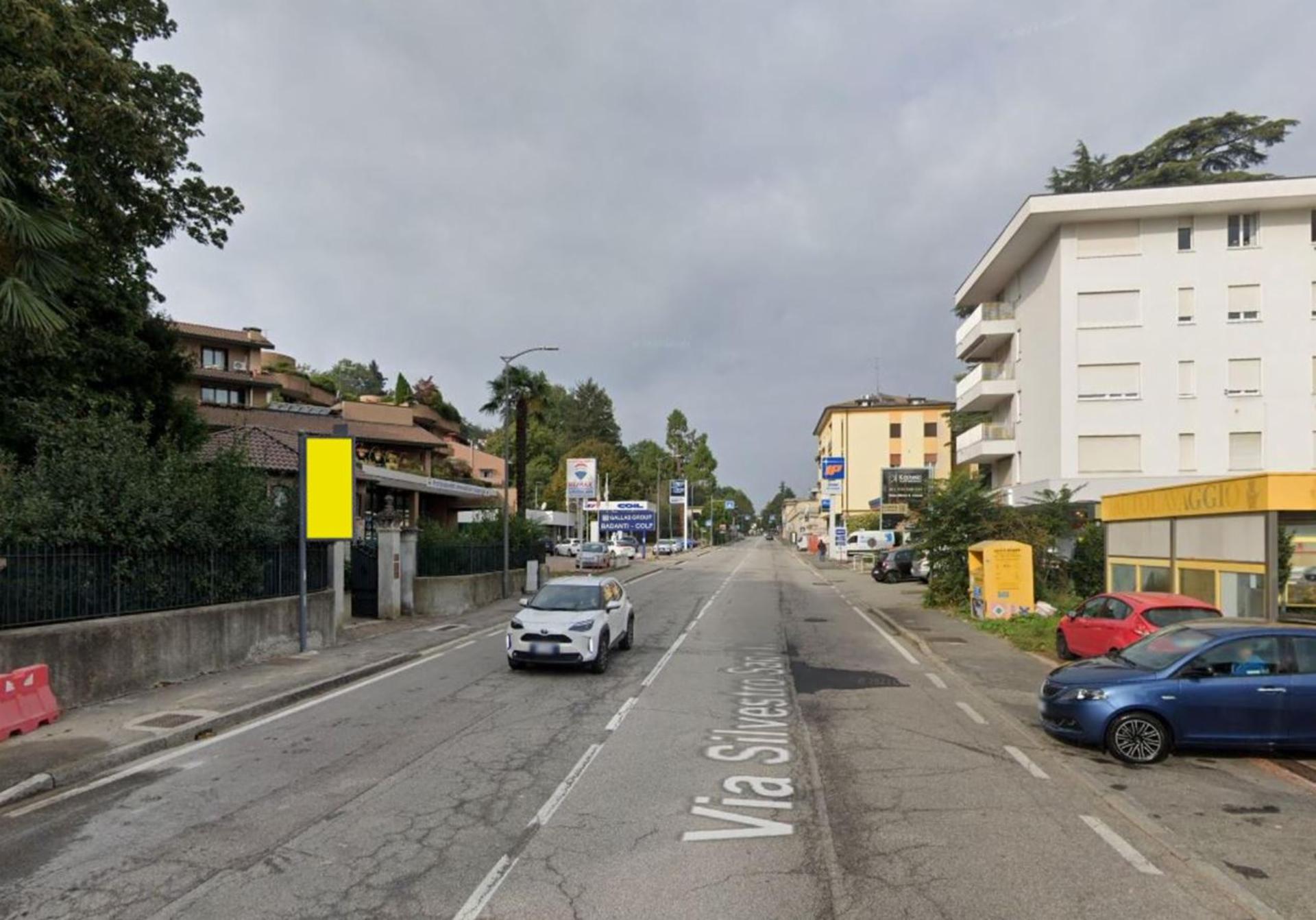 Impianto CARTELLONISTICA a Varese, in zona Ristorante cinese 99