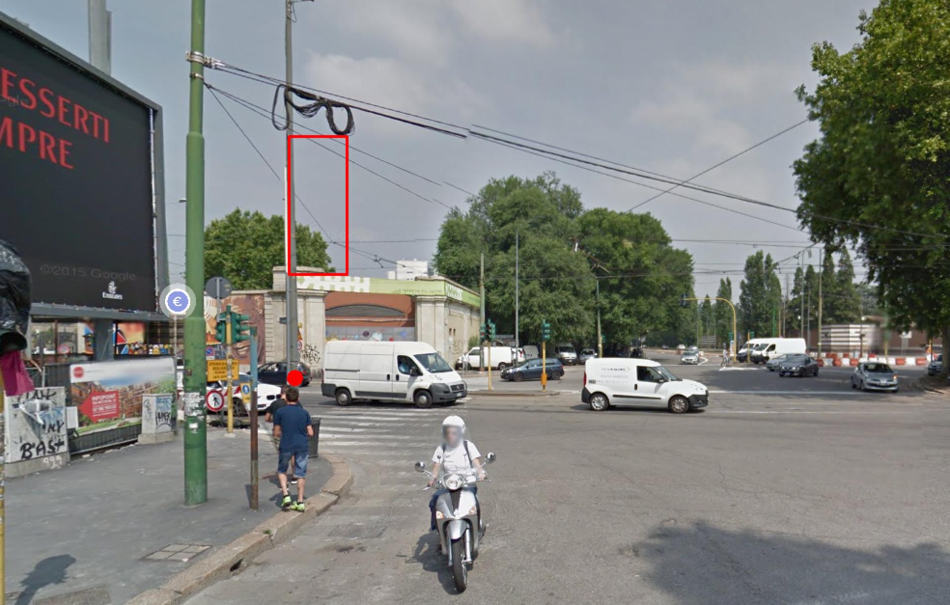 Impianto VERTICAL BANNER a Milano, in zona Da Zhong Market