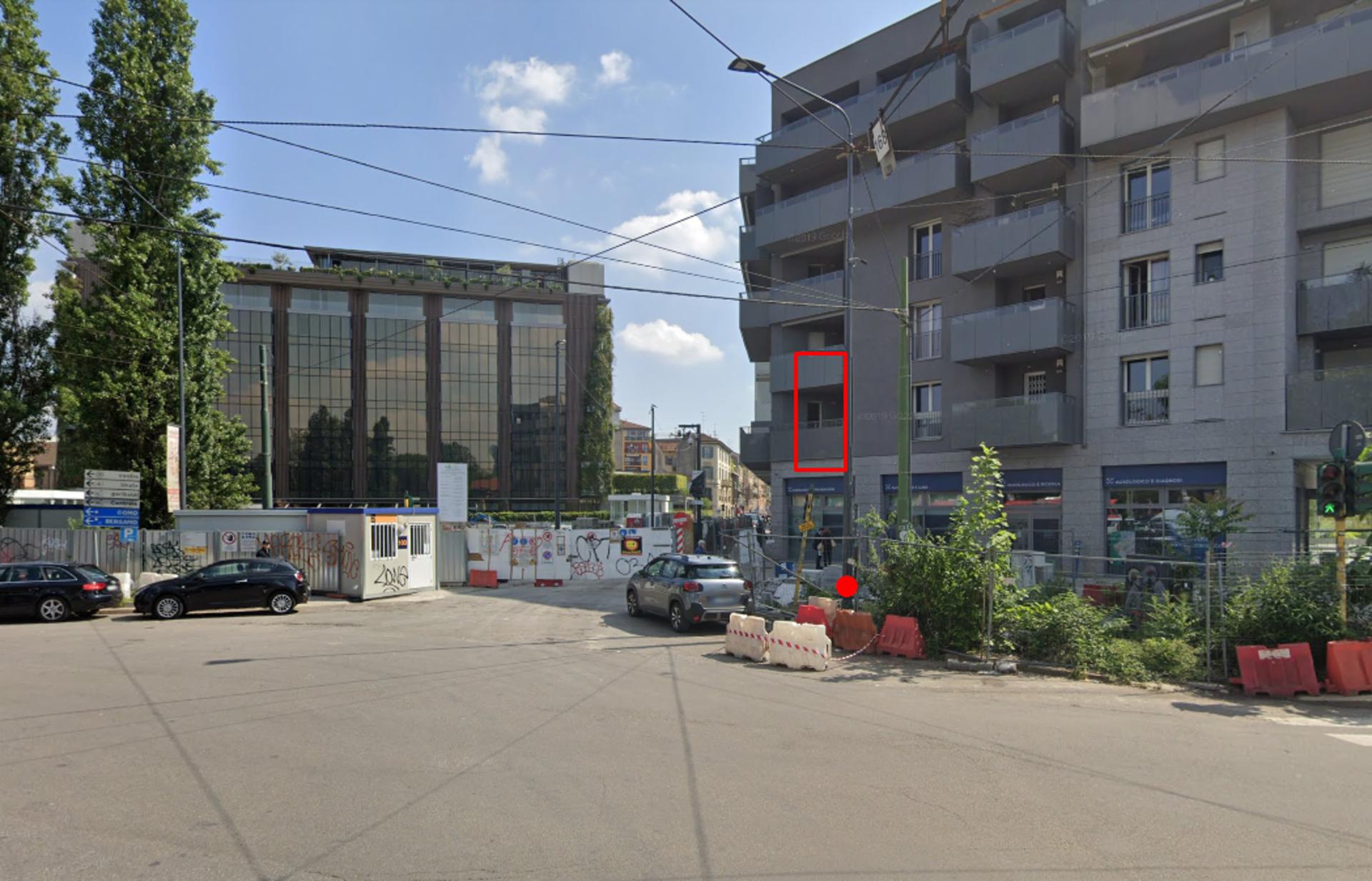 Impianto VERTICAL BANNER a Milano, in zona Da Zhong Market