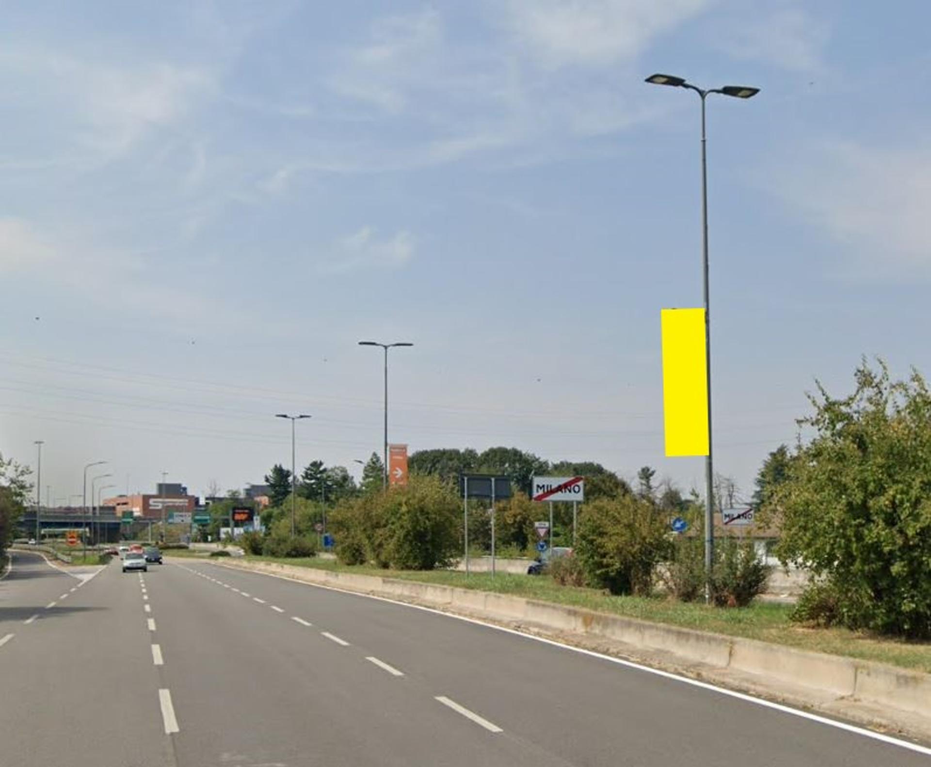 Impianto VERTICAL BANNER a Milano, in zona PittaRosso