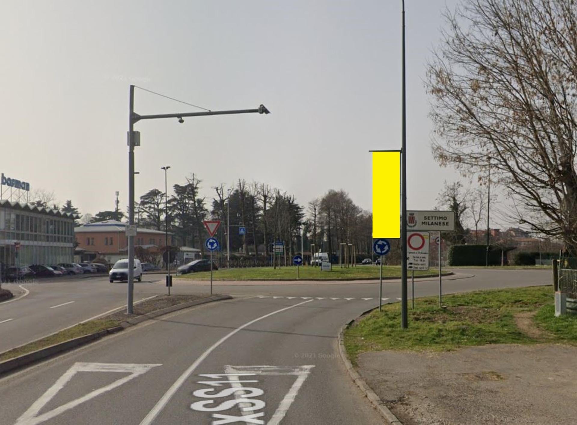 Impianto VERTICAL BANNER a Settimo Milanese, in zona PittaRosso