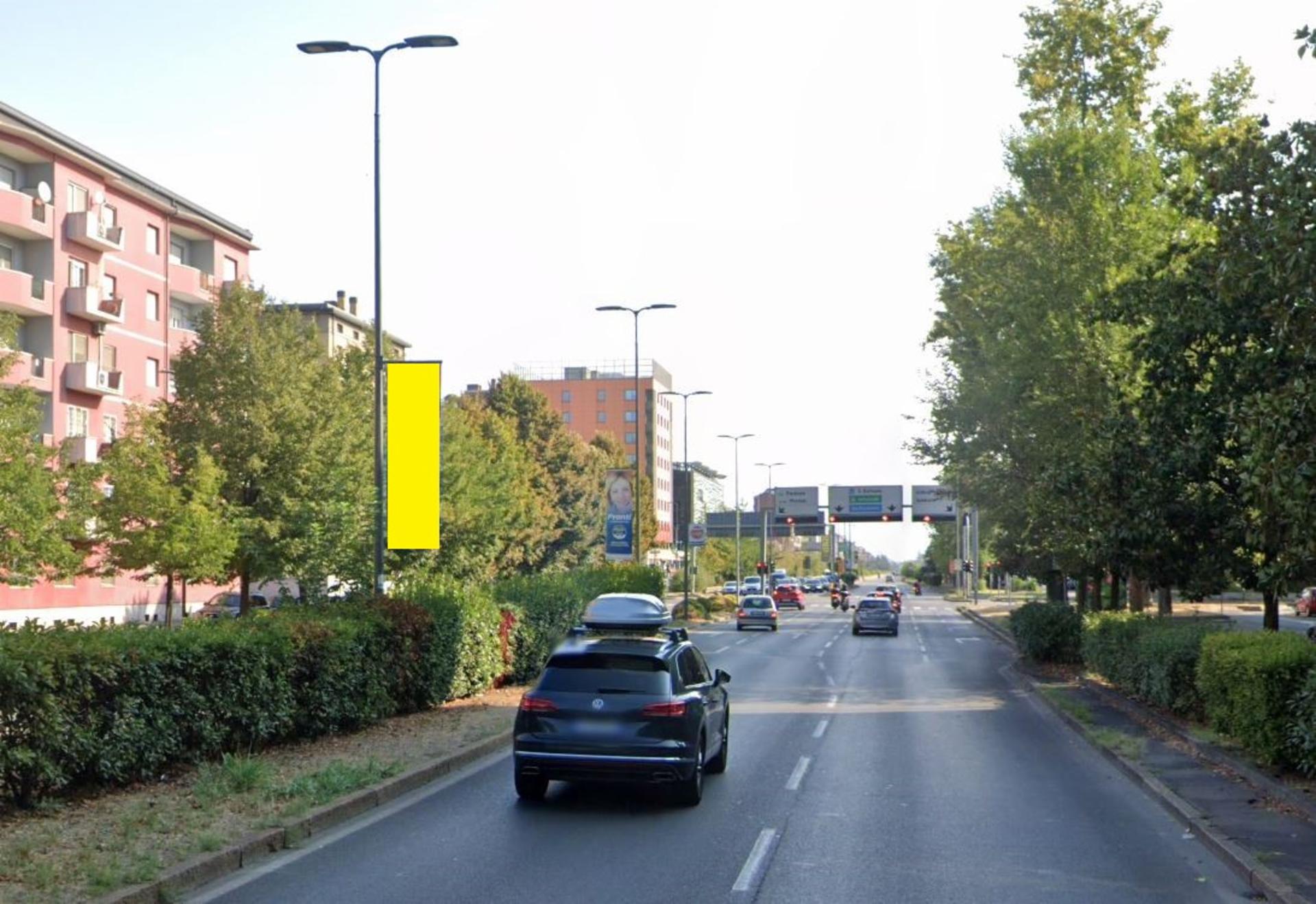 Impianto VERTICAL BANNER a Milano, in zona Dixi