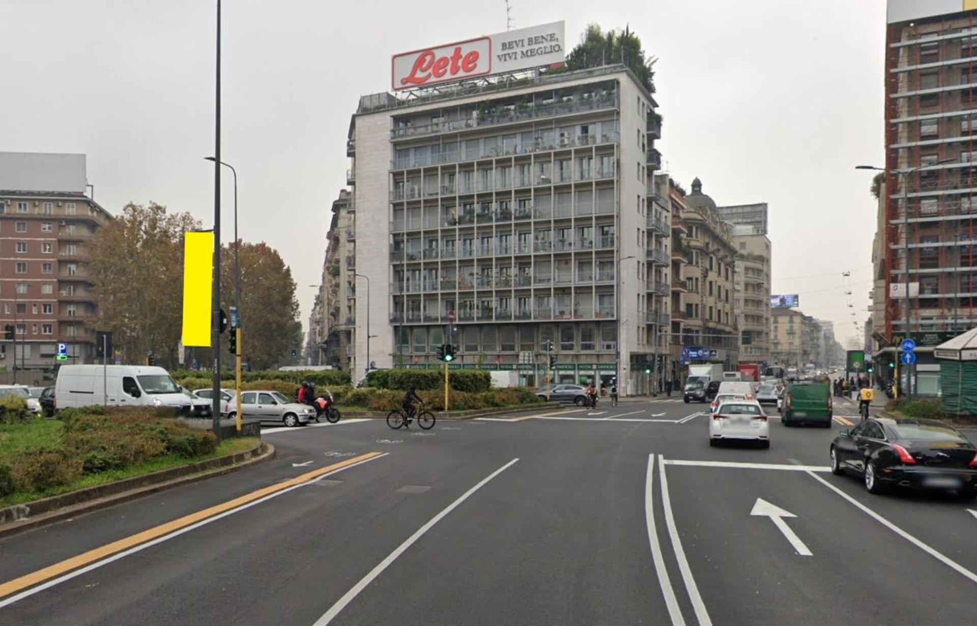 Impianto VERTICAL BANNER a Milano, in zona Colombo