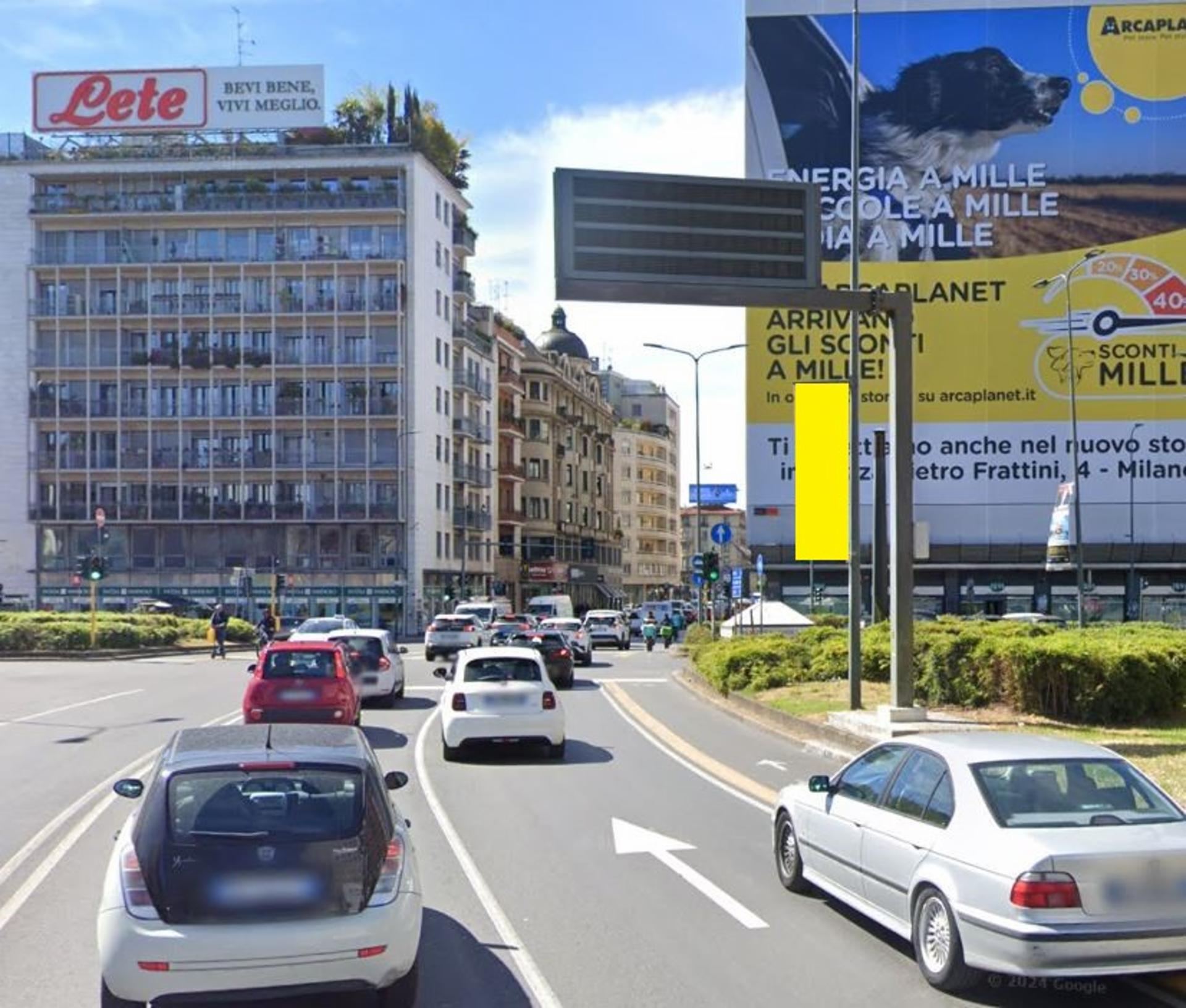 Impianto VERTICAL BANNER a Milano, in zona Colombo