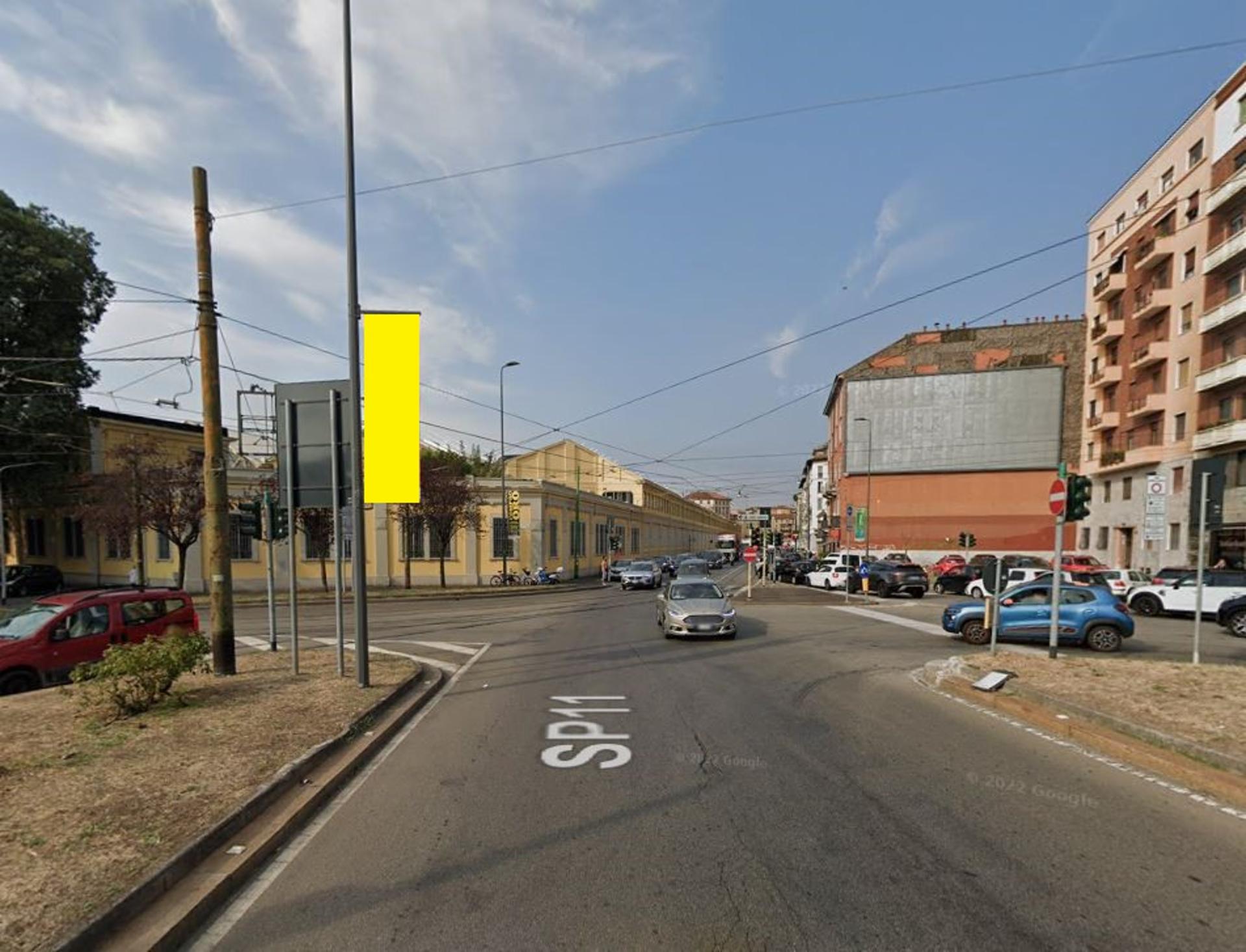 Impianto VERTICAL BANNER a Milano, in zona In's Mercato