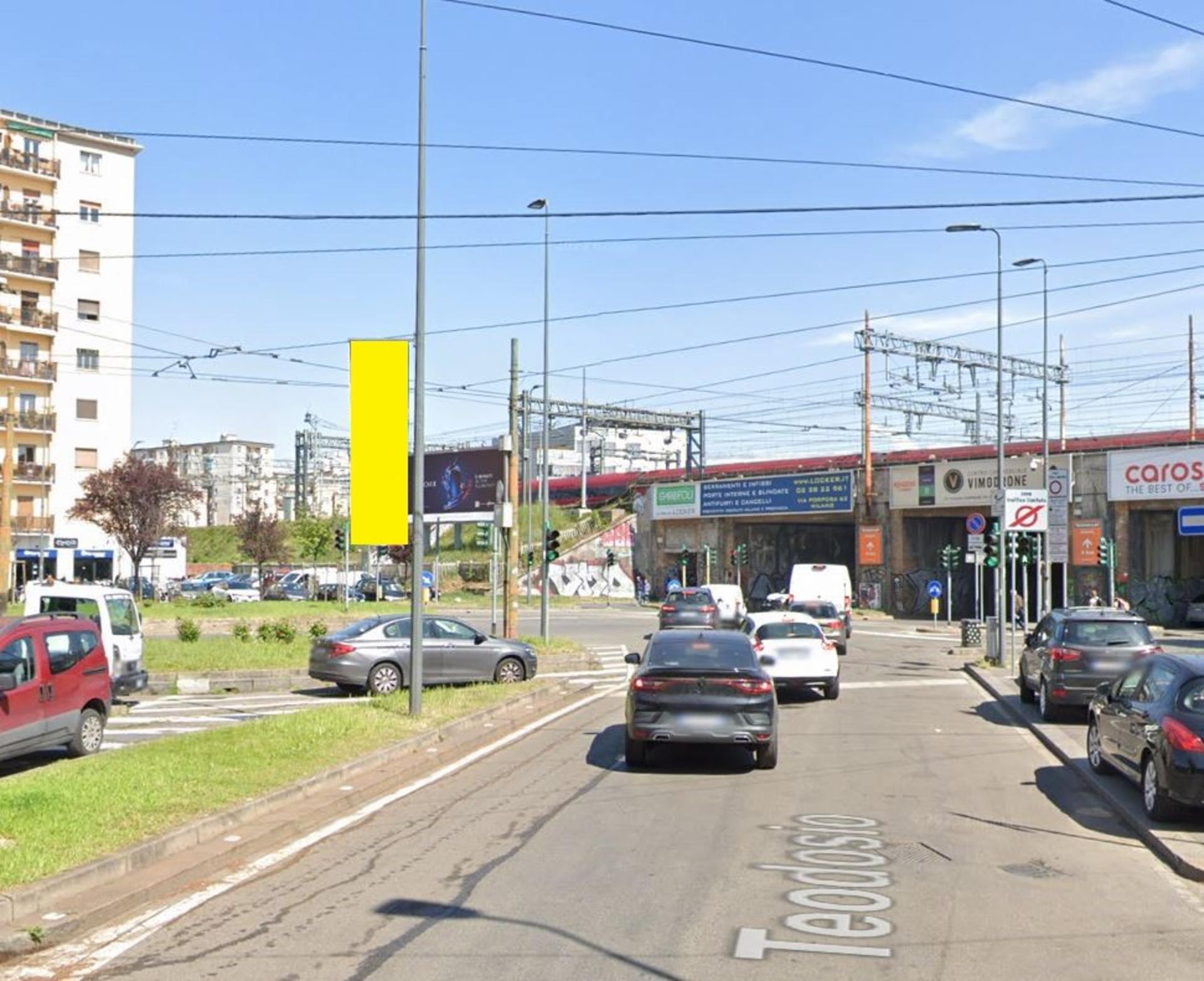 Impianto VERTICAL BANNER a Milano, in zona In's Mercato