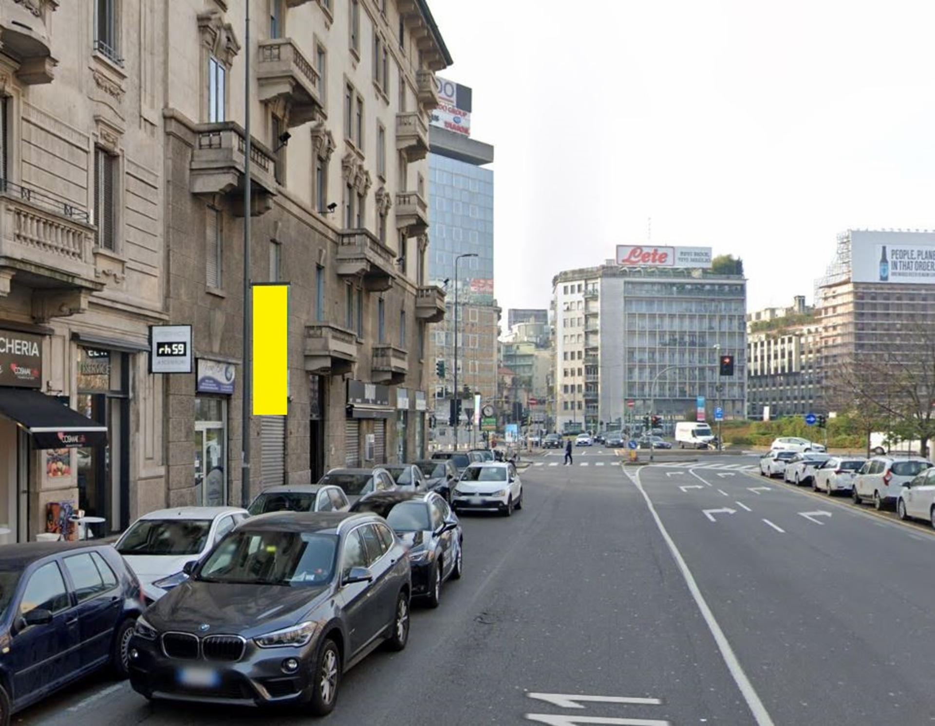 Impianto VERTICAL BANNER a Milano, in zona Quema