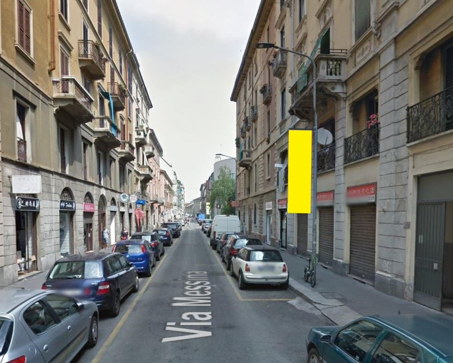 Impianto VERTICAL BANNER a Milano, in zona Eleven