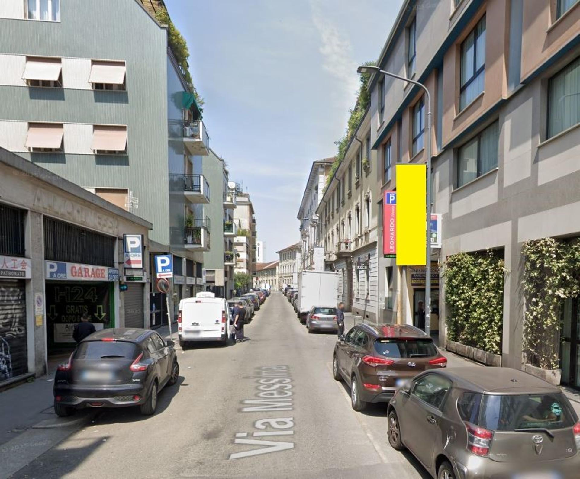 Impianto vertical banner a Milano