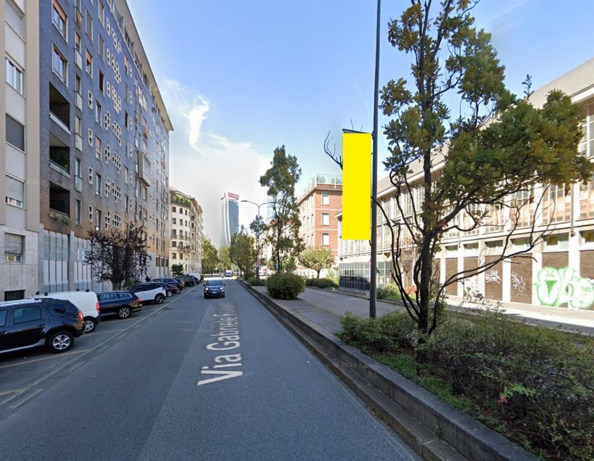 Impianto VERTICAL BANNER a Milano, in zona Carrefour Express